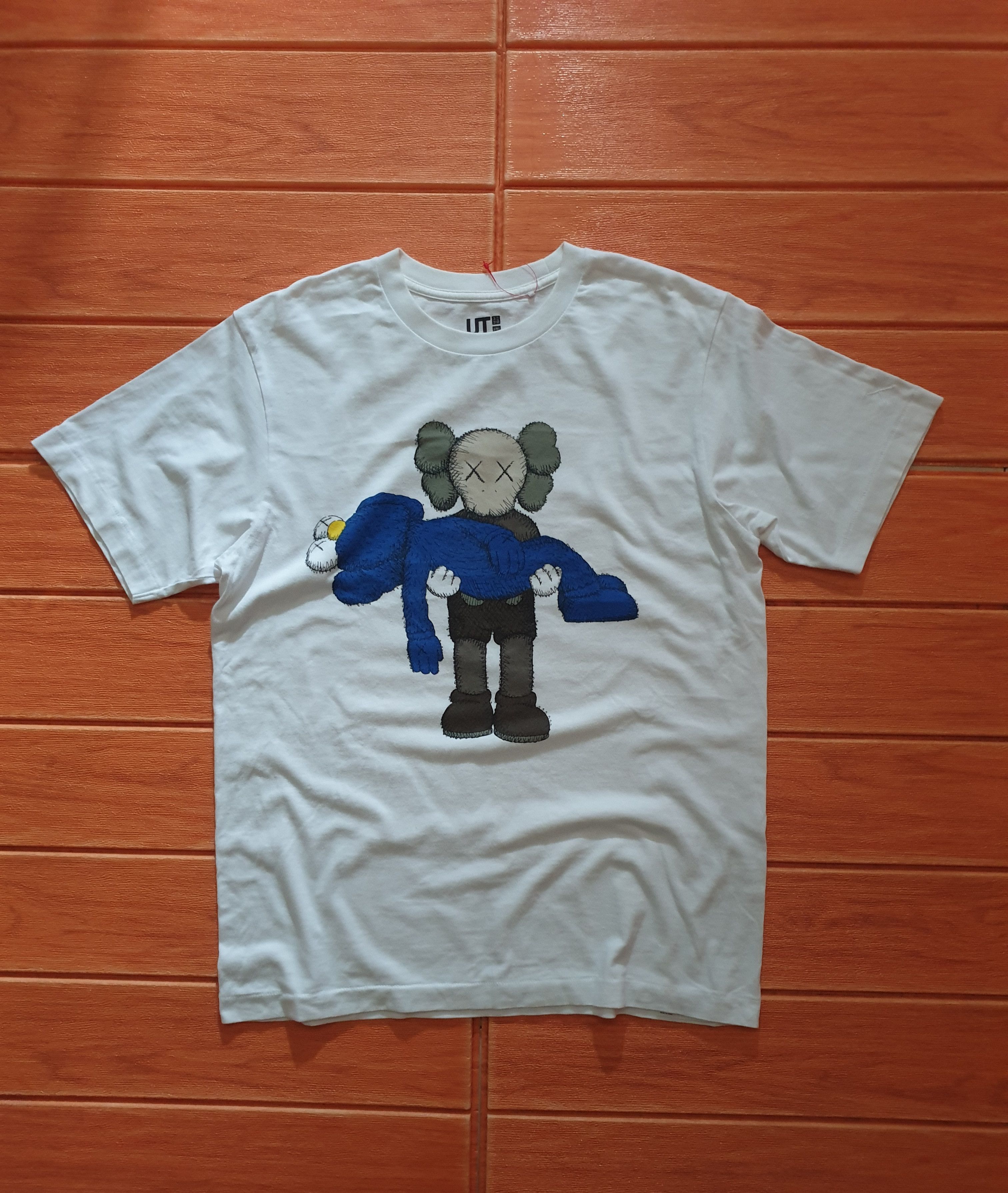 Japanese Brand Uniqlo x kaws Japanese brand shirt Size US M / EU 48-50 / 2 - 1 Thumbnail