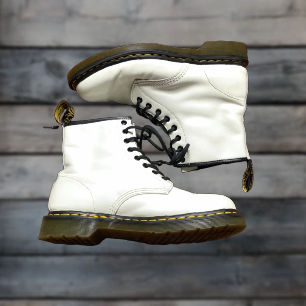Dr. Martens Air Wair Boots Women's US 10L White 8-Lace Combat Style Grunge Retro Womens