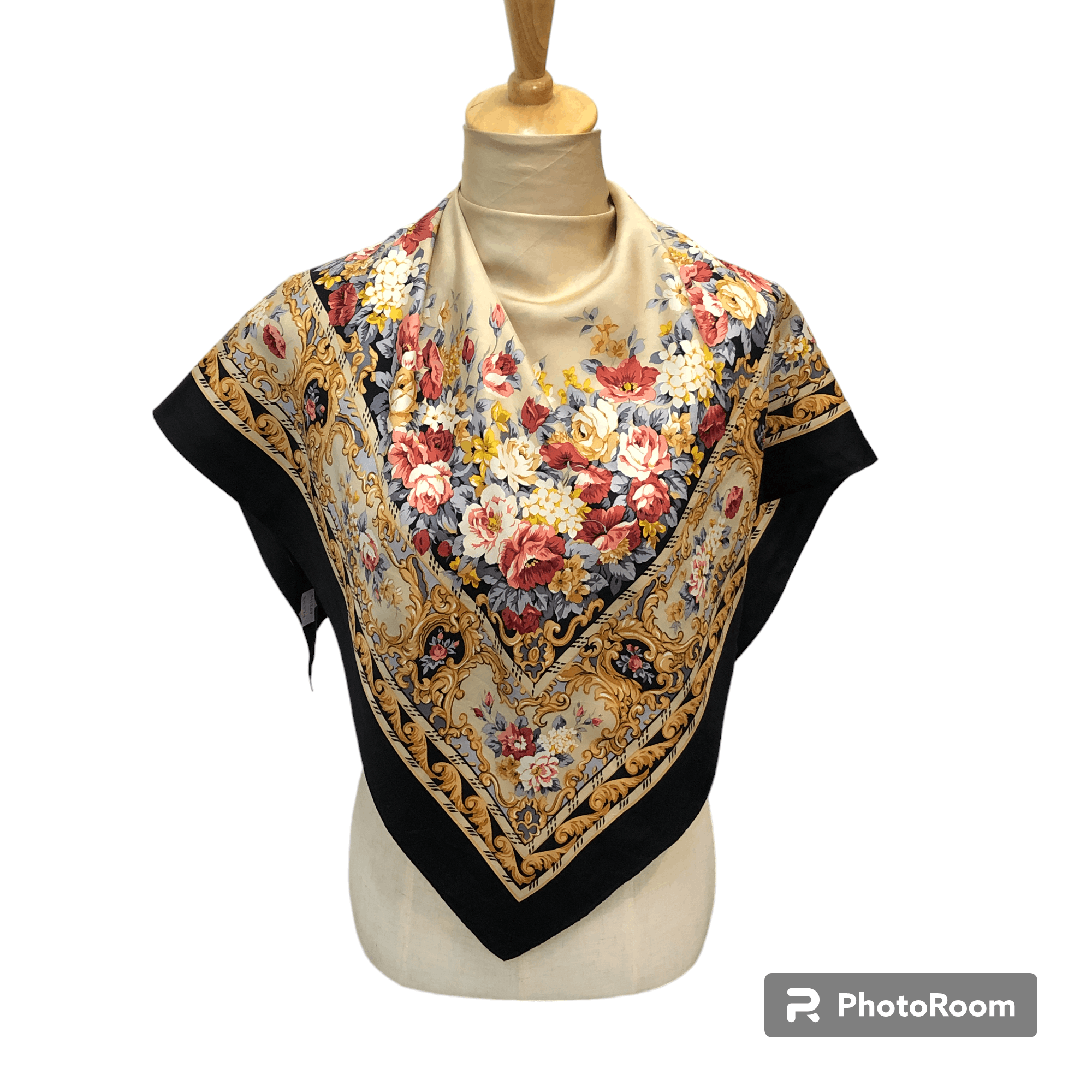 Japanese Brand Vintage Luxury Baroque Design Silk Scarf M1208 Size ONE SIZE - 1 Thumbnail