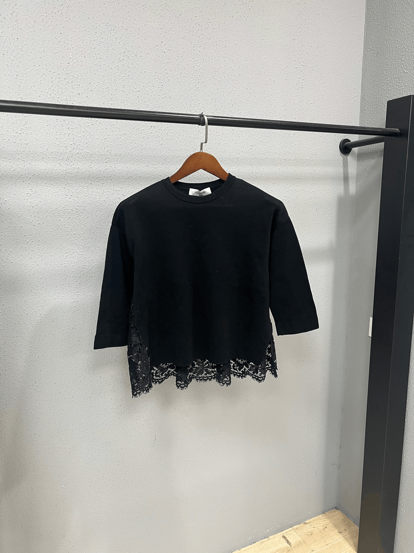 Valentino Valentino Lace Short-Sleeve Top Size M / US 6-8 / IT 42-44 - 1 Thumbnail
