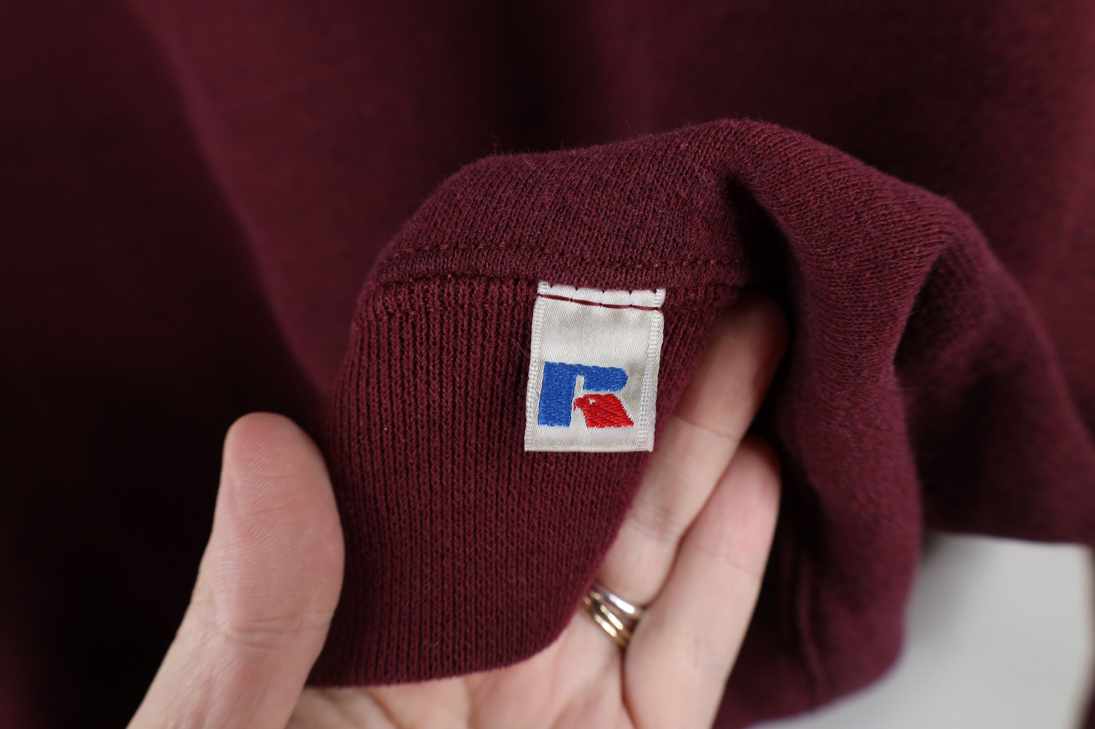 Russell Athletic × Vintage Vintage 90s Russell Athletic Blank Crewneck Sweatshirt Red Size US XL / EU 56 / 4 - 4 Thumbnail