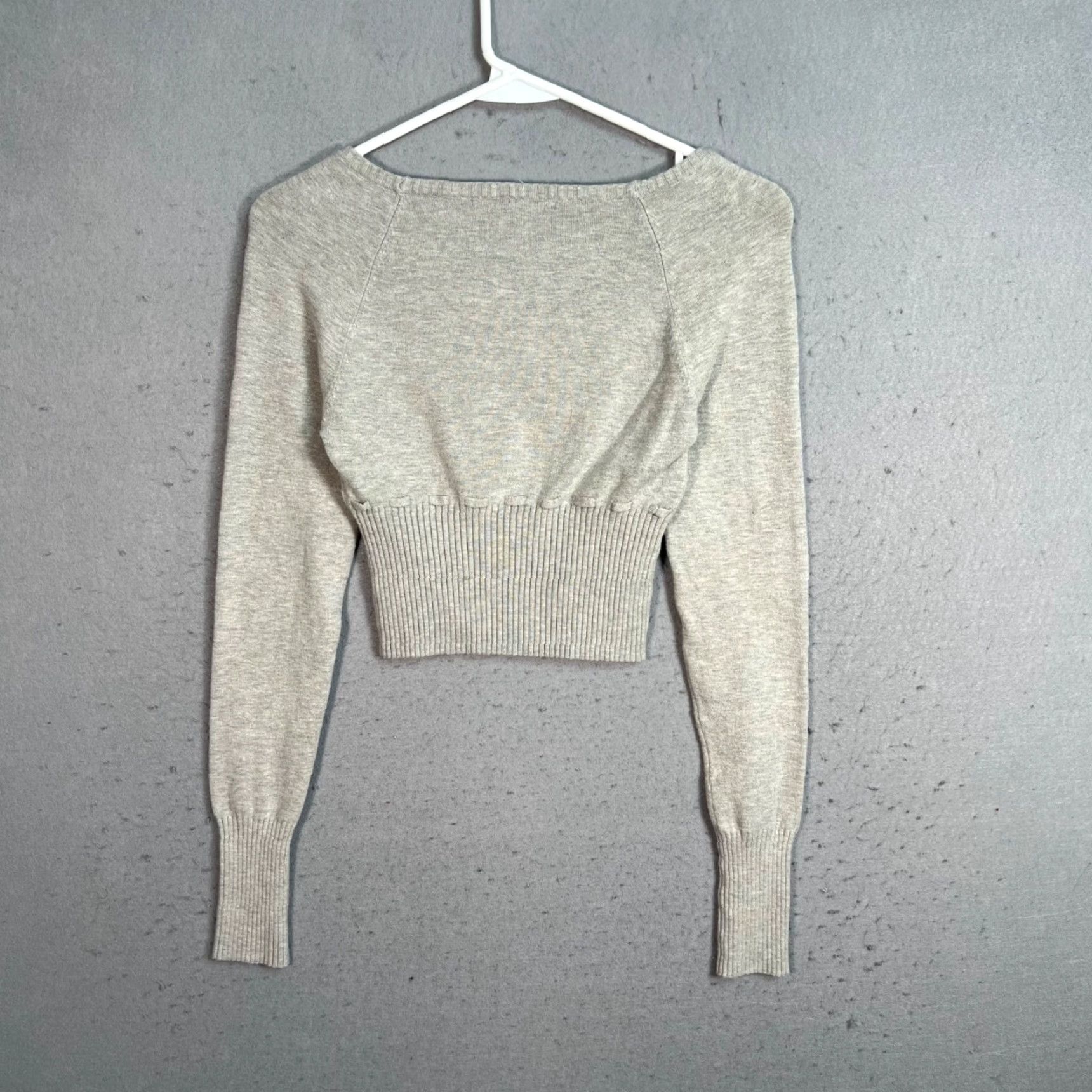 Vintage VINTAGE Kimchi Blue Gray Scoop Neck Long Sleeve Cropped Sweater Womens Small Pullover Knit Cotton/Viscose Womens Small Grey 90s/80s? Size S / US 4 / IT 40 - 2 Thumbnail