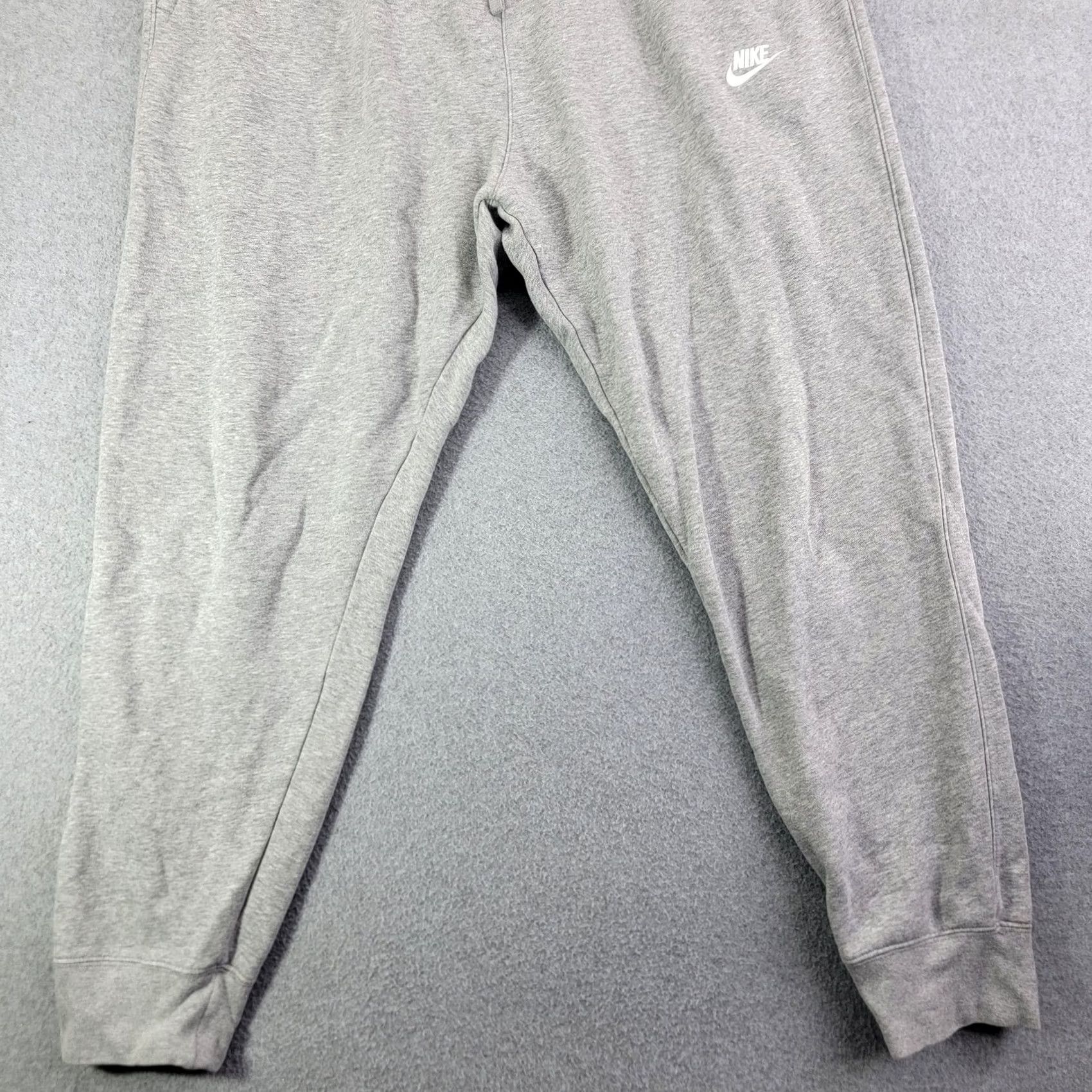 Nike Nike Sweatpants Mens XL Gray Club Fleece Joggers Elastic Waist Pockets Athletic Size US 36 / EU 52 - 2 Thumbnail