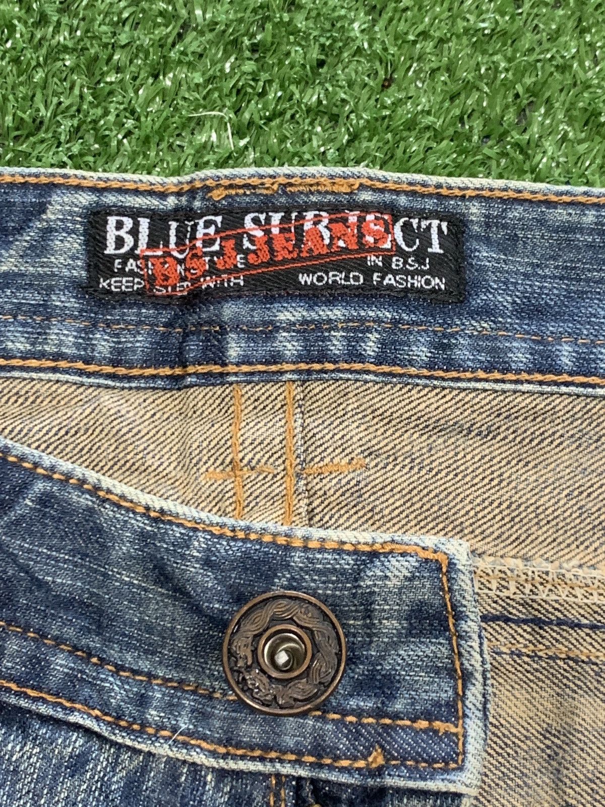 Japanese Brand Japanese Brand Blue Subject Skull Distressed Denim Y2K Size US 33 - 10 Thumbnail