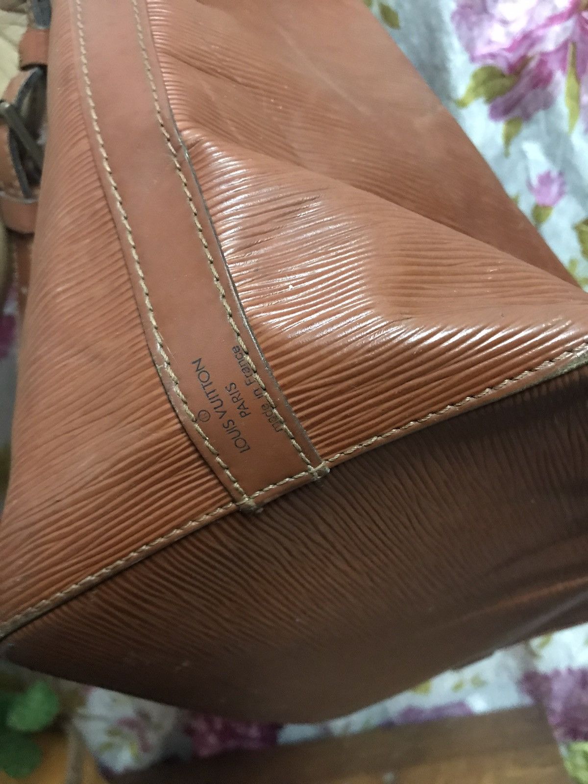 Louis Vuitton Authentic Louis Vuitton Epi Neo Size ONE SIZE - 7 Thumbnail