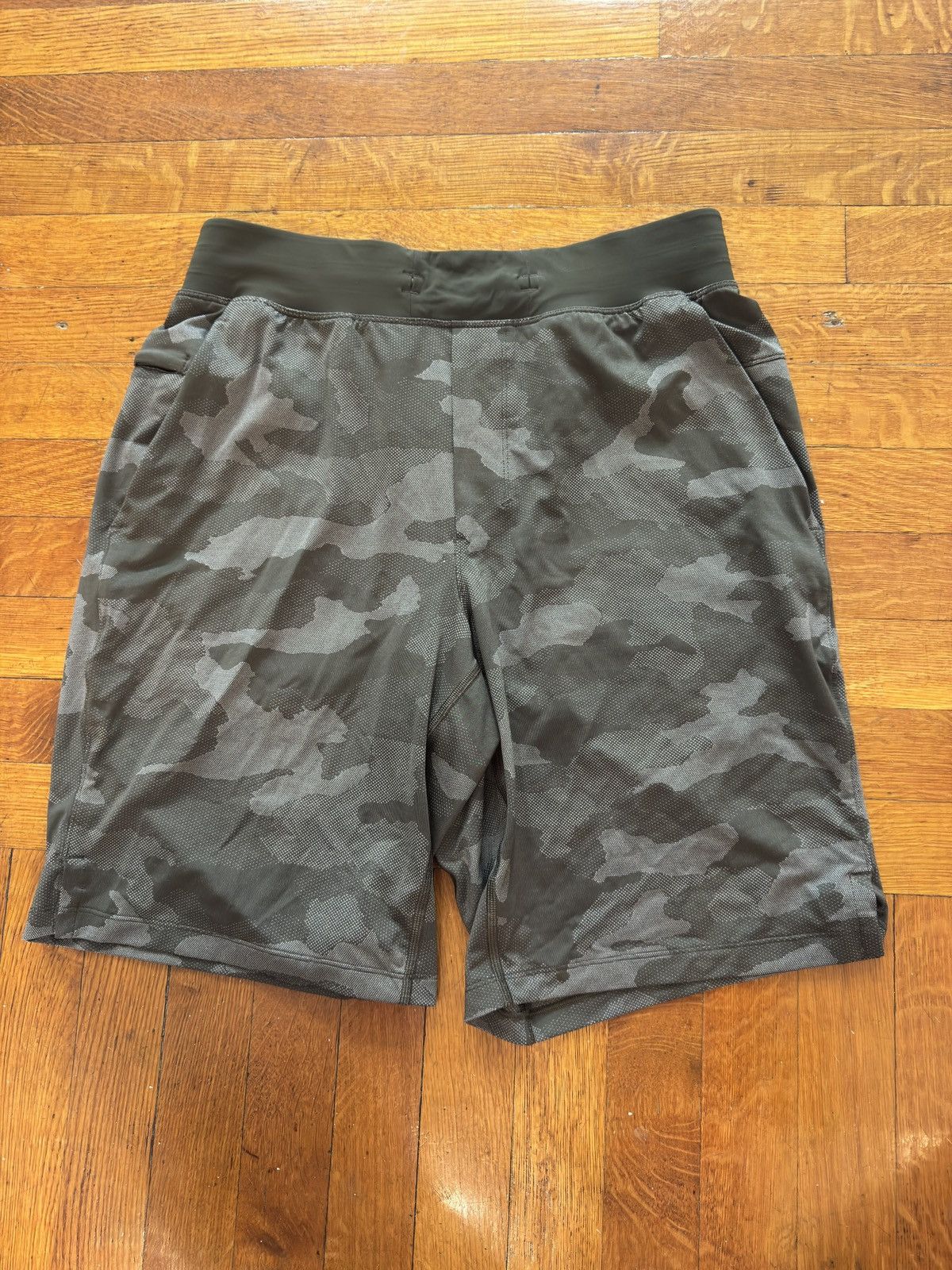 Lululemon Gently Used Medium Camo Green Lululemon Shorts Size US 32 / EU 48 - 1 Thumbnail