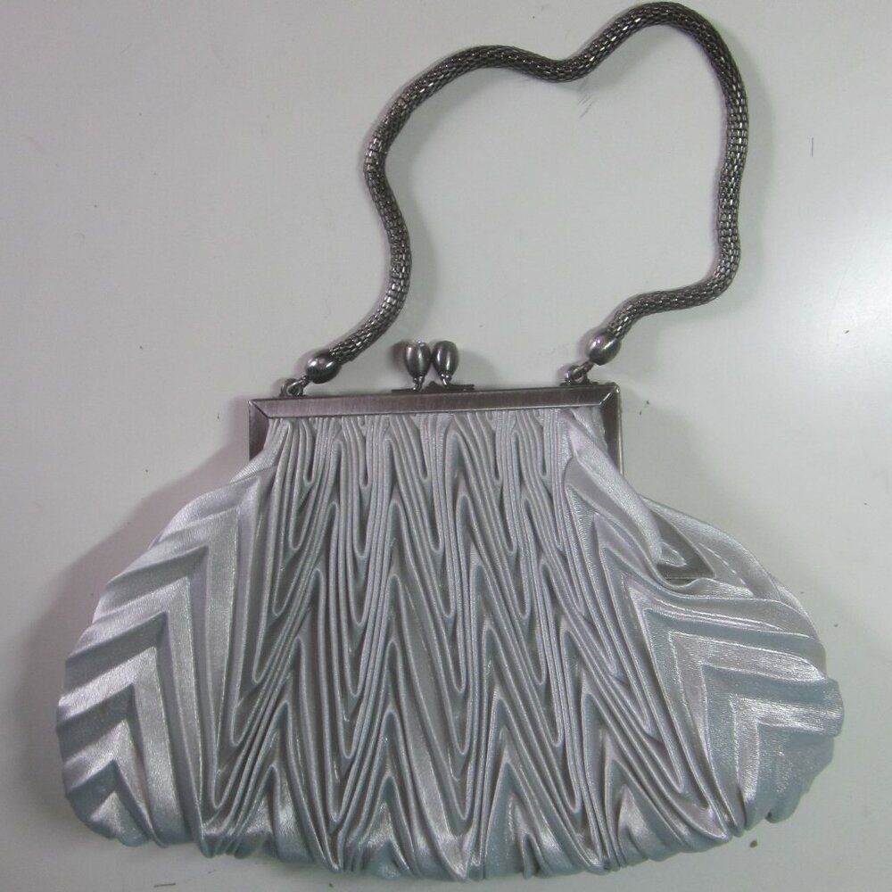 Lee Nicole Lee Collection Silver Cloth Purse Silver Metal Chain Size ONE SIZE - 2 Thumbnail