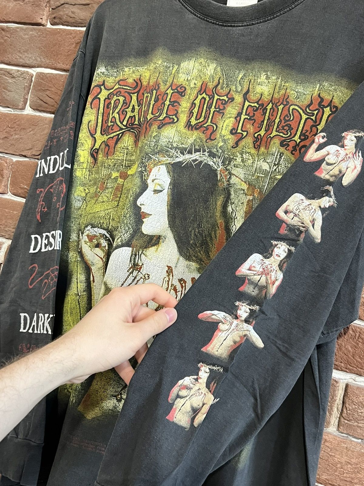 Band Tees Vintage 1998 Cradle of Filth "Praise The Whore" Band Tshirt Size US XL / EU 56 / 4 - 9 Thumbnail