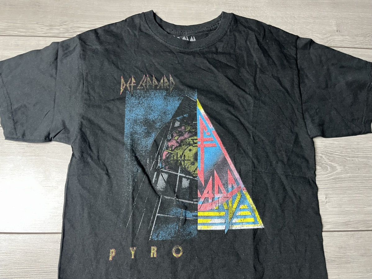 Def Leppard Def Leppard Mens PYRO Rock Music T-shirt Size Medium Size US M / EU 48-50 / 2 - 3 Thumbnail