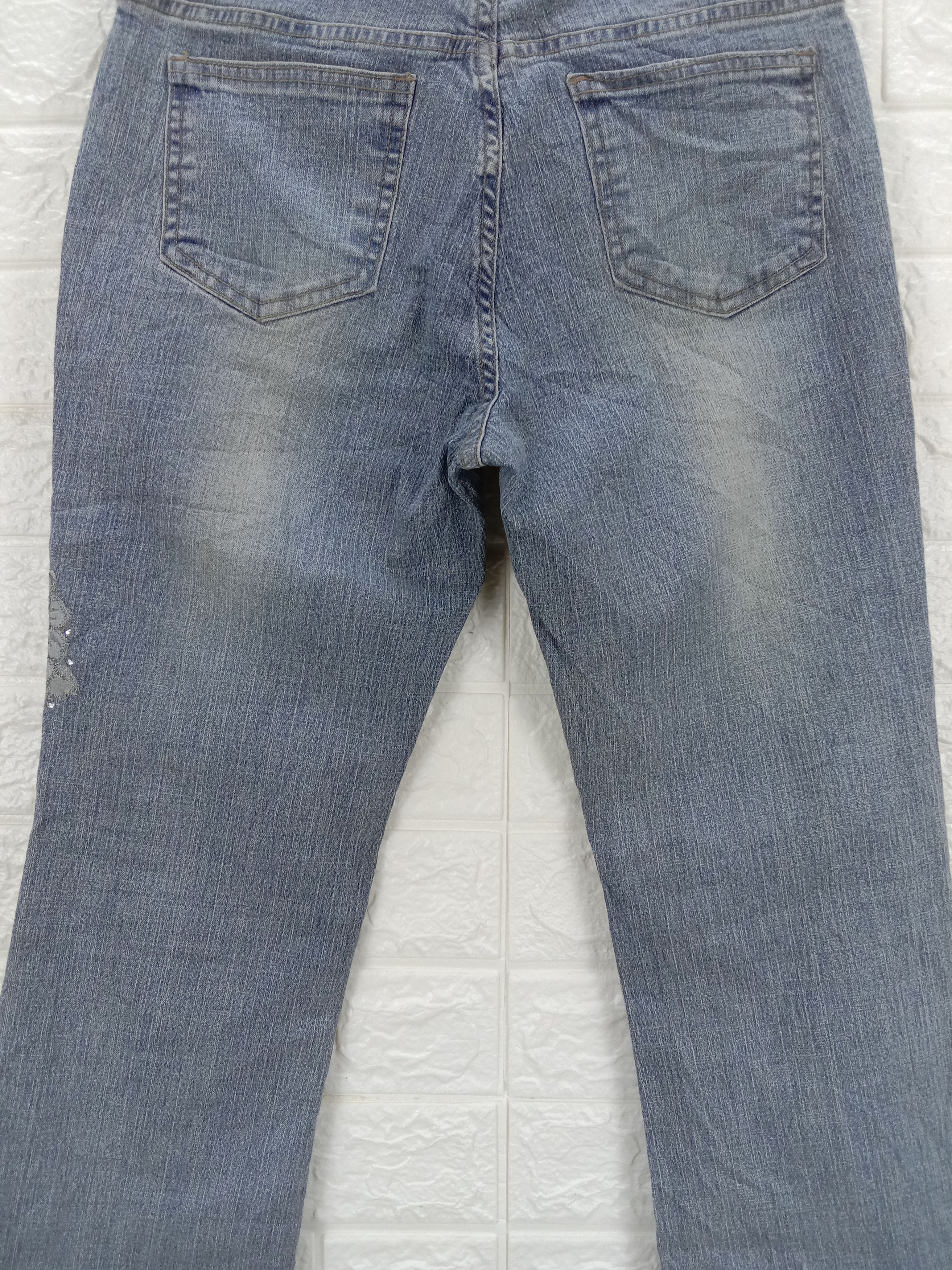 Beauty Beast Vintage Japanese Art Flower Embroidered Flare Jeans Size 27" / US 4 / IT 40 - 7 Thumbnail
