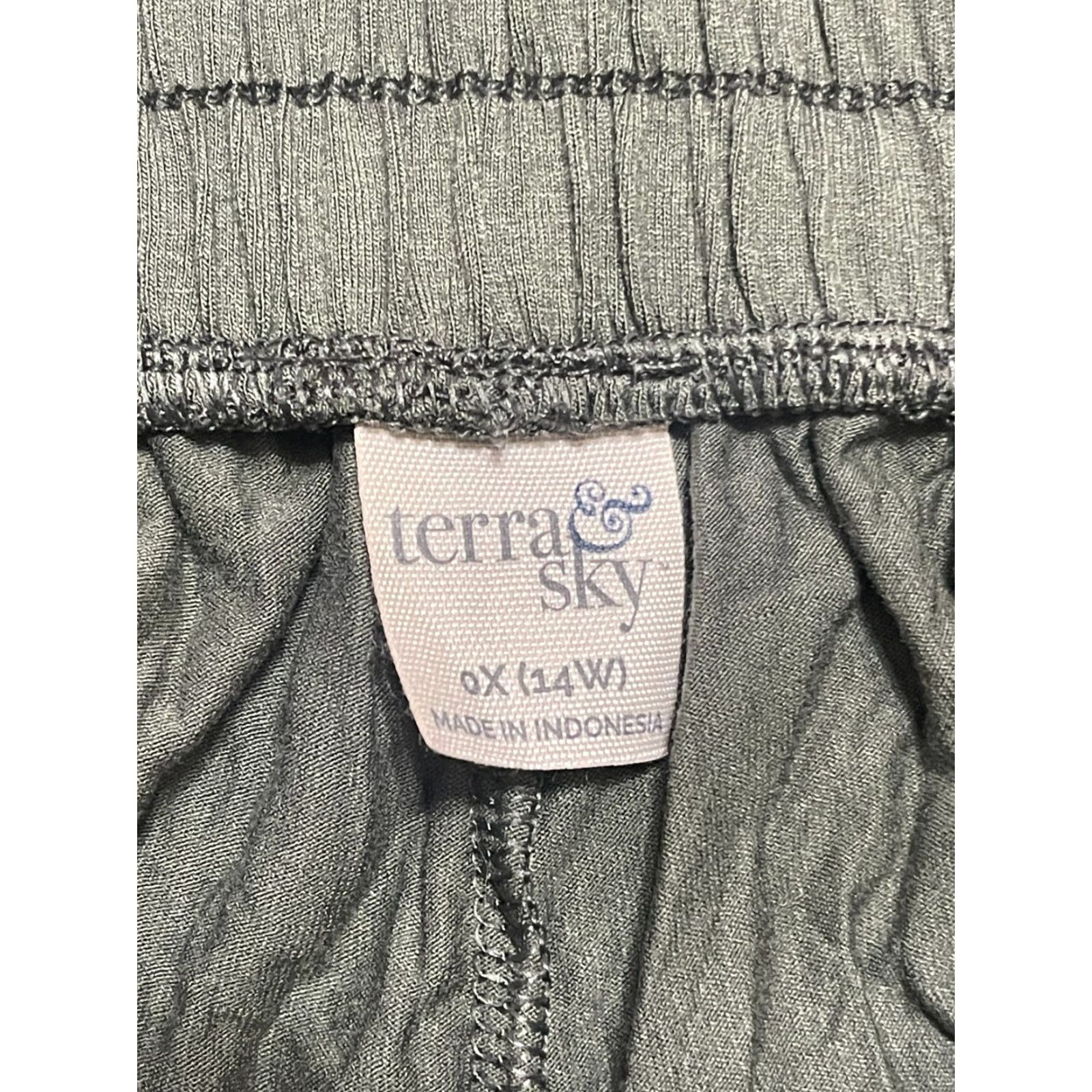 Vintage Terra & Sky Shorts Women's 0X Green Pull On Side Pockets Casual Regular Inseam 5.5 in Size 40" / US 18 - 5 Thumbnail