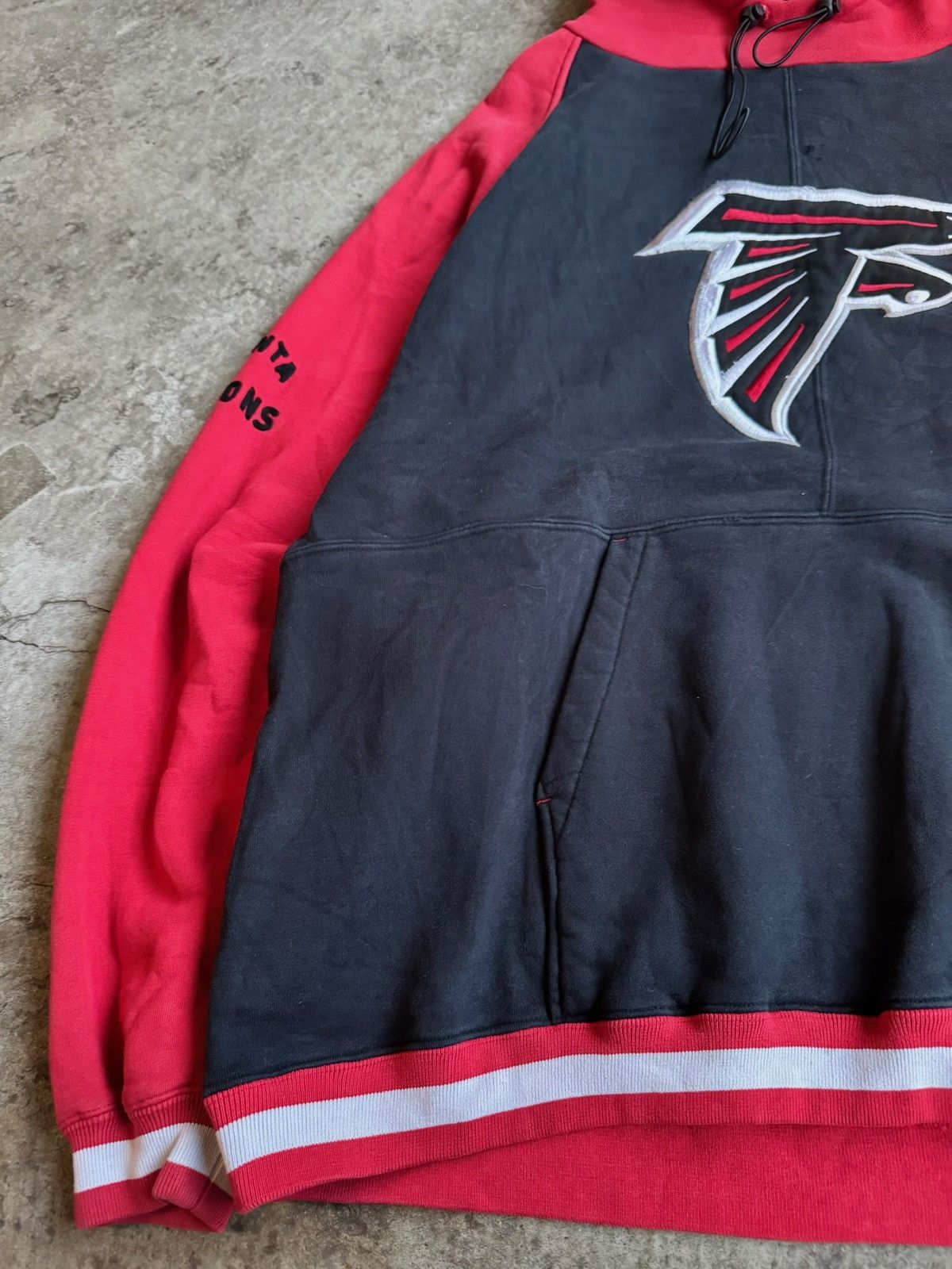 NHL × Vintage Crazy Vintage Streetwear Y2K NFL Men’s black and red hoodie Size US XL / EU 56 / 4 - 2 Thumbnail