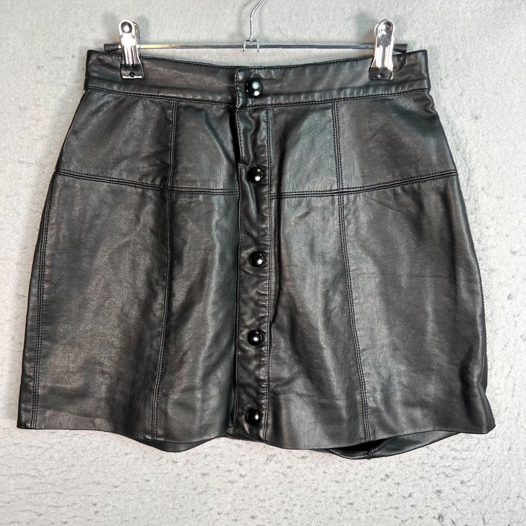 Free People Free People Womens Skirt Mini Black Faux Leather Button Front 2 Adult Womens Black Mini Skirt 2 Black Free People Womens Skirt Mini Button Front 2 Size 26" / US 2 / IT 38 - 2 Thumbnail