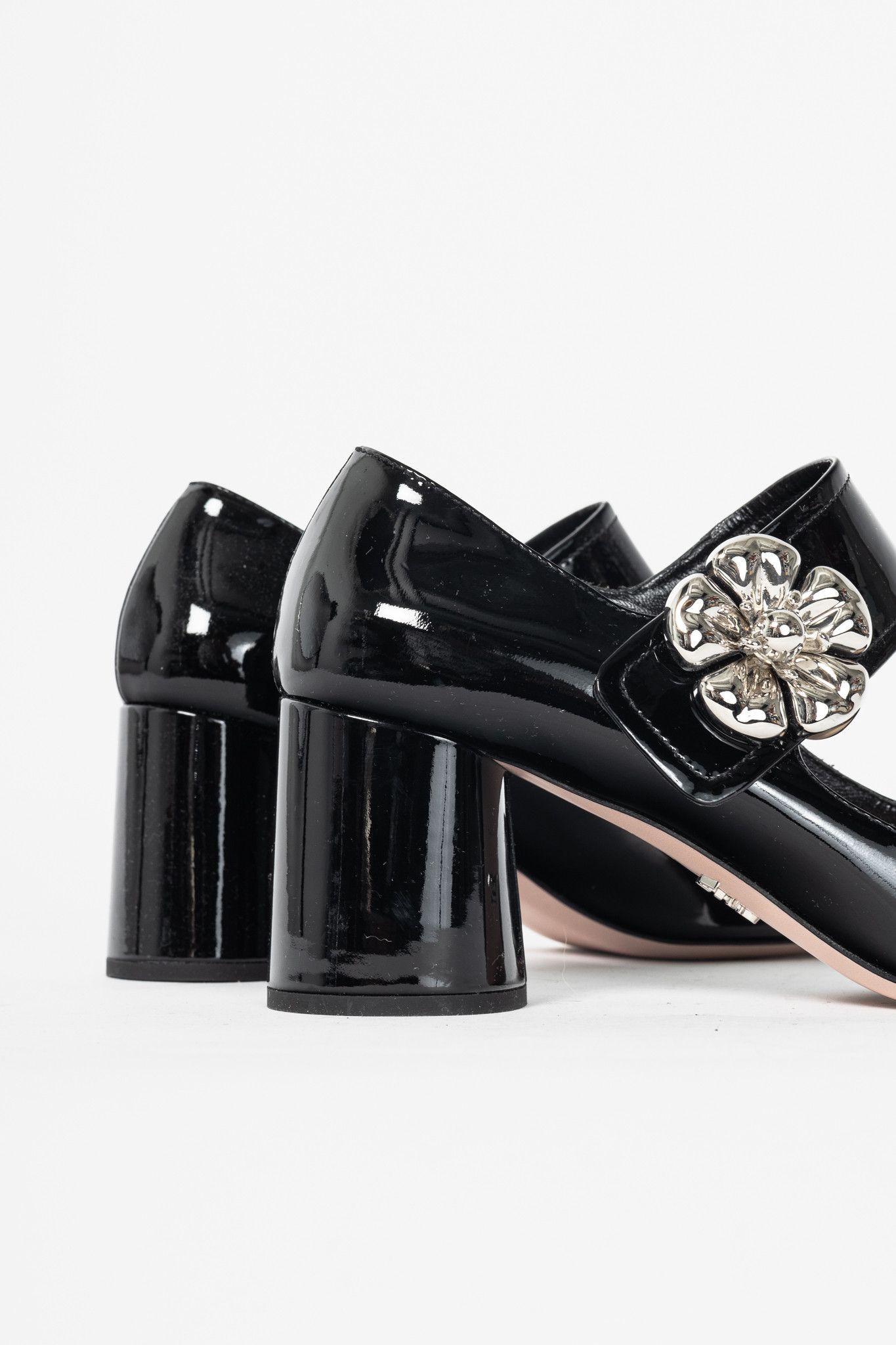 Prada Prada Nero Vernice Leather Flower Mary-Jane Pumps Size US 6 / IT 36 - 8 Thumbnail