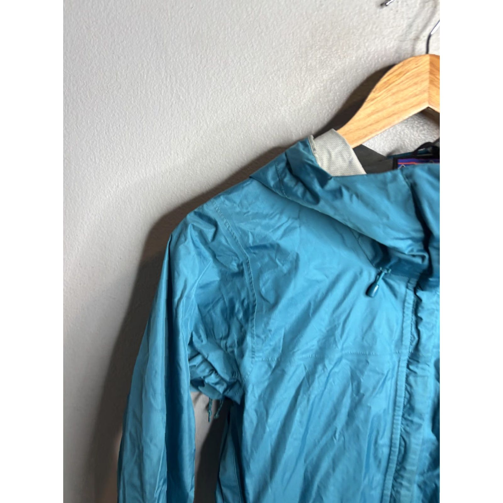 Patagonia Patagonia Jacket Womens XS Blue Hooded Lightweight Windbreaker Full Zip Nylon Jacket Size XS / US 0-2 / IT 36-38 - 2 Thumbnail