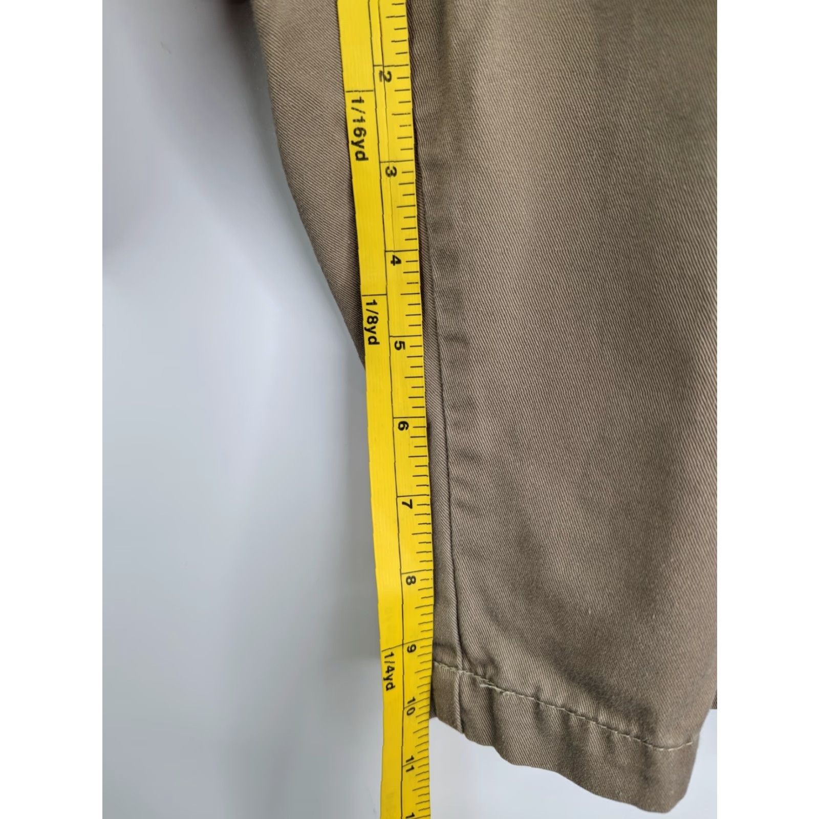 Volcom Volcom Khaki Chino Shorts Mens 34 Waist 10 Inseam Flat Front Cotton Blend Logo Zipper Pockets Casual Shirt? Size US 34 / EU 50 - 3 Thumbnail