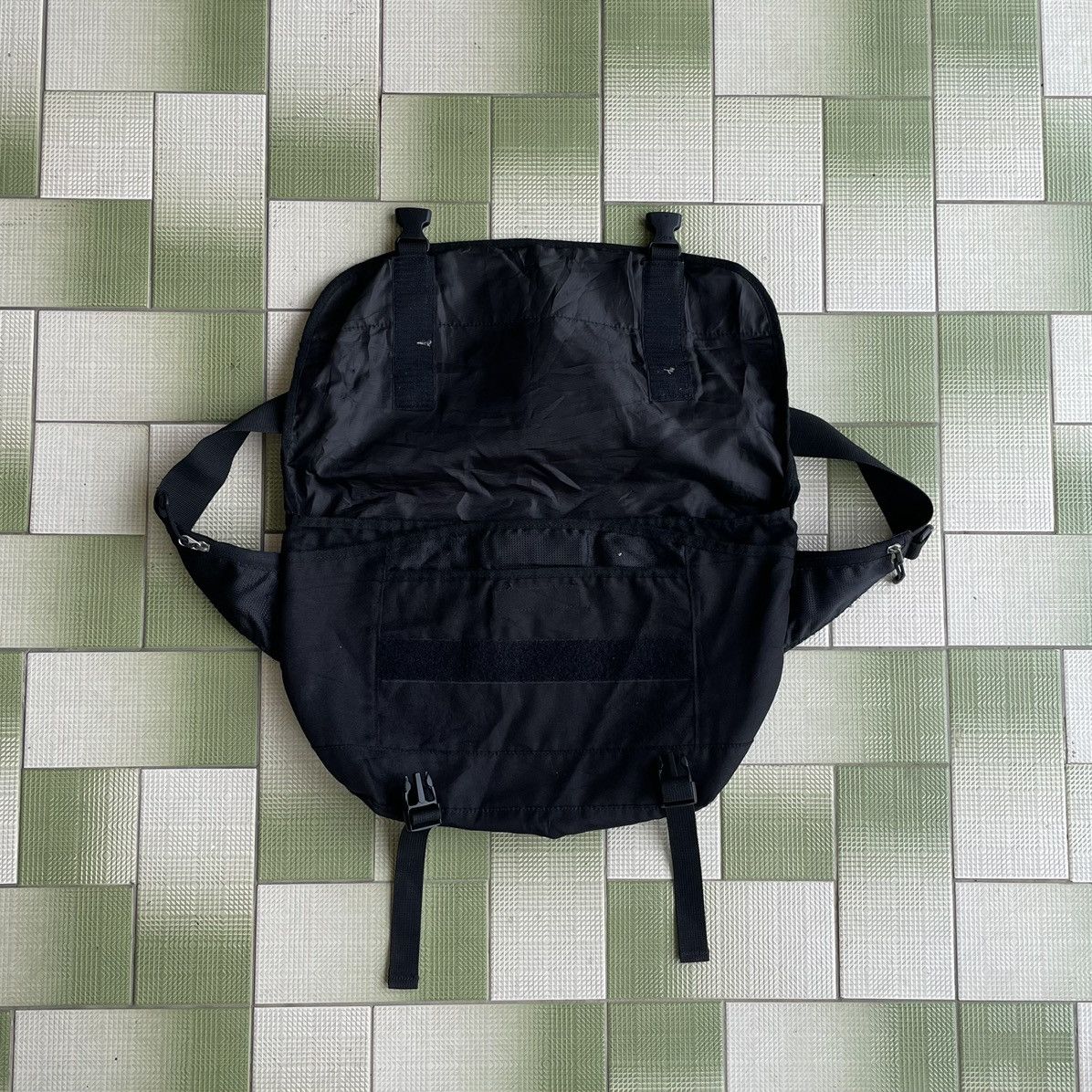 Asics × Vintage BLACK Y2K ASICS OVERSIZED CROSSBODY Size ONE SIZE - 16 Thumbnail