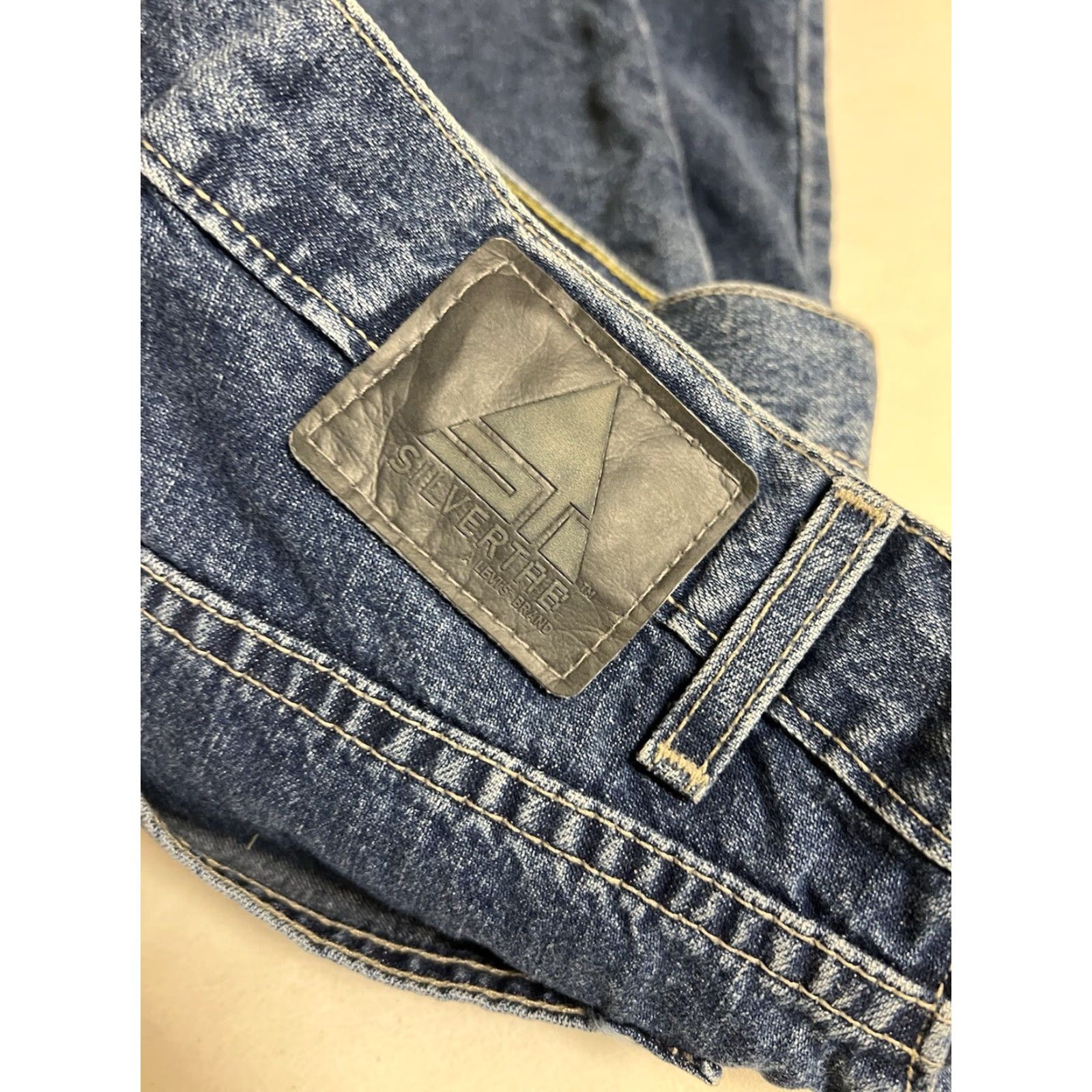 Levi's VINTAGE Levi's Silver Tab Blue Jean Shorts Bermuda Men 34” Loose Fit 90s Y2K Mint Relaxed Regular Size 34 Mens Size US 34 / EU 50 - 3 Thumbnail