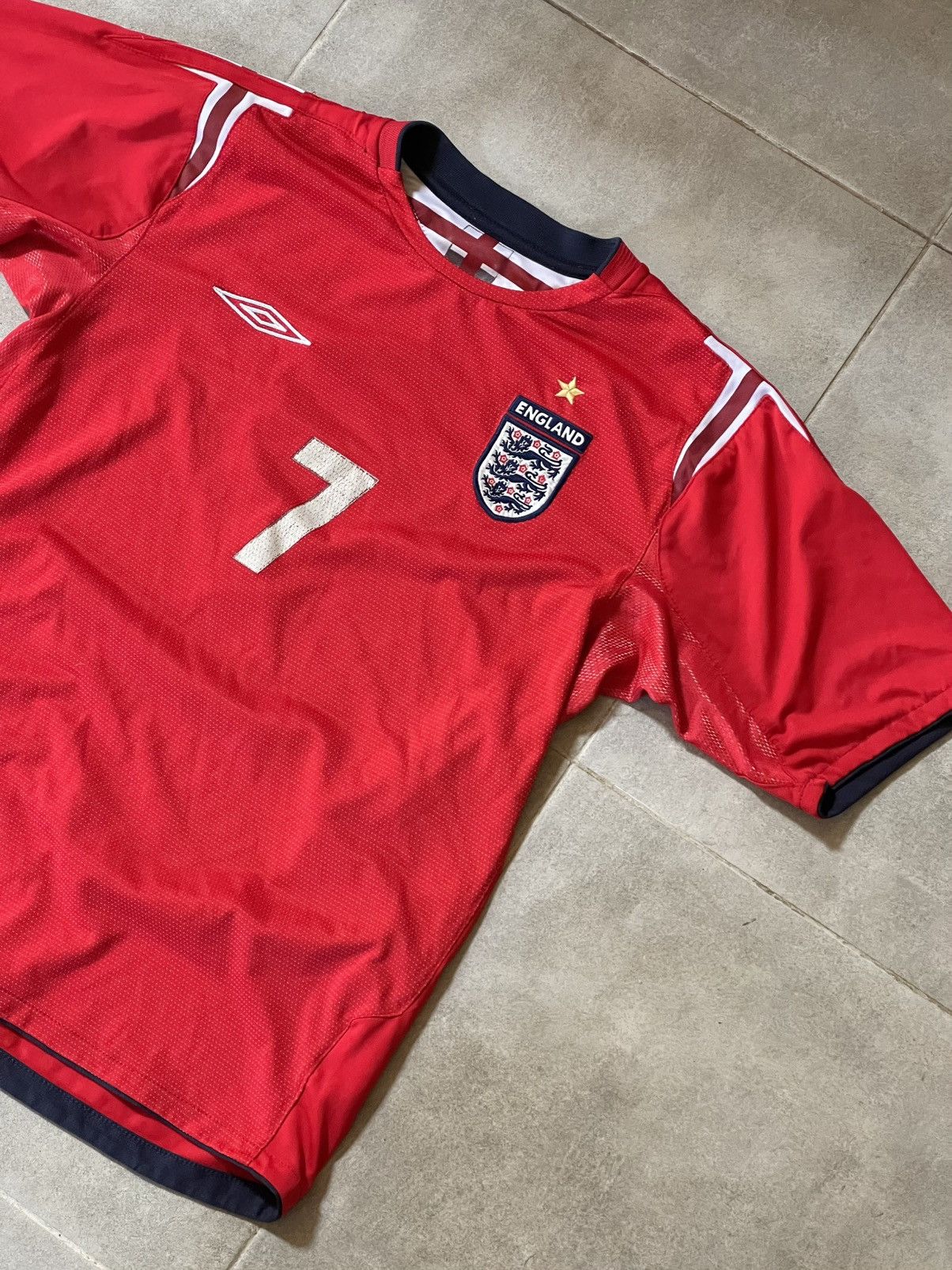 Umbro 2004 Umbro England #7 Backham vintage soccer jersey Size US M / EU 48-50 / 2 - 8 Thumbnail