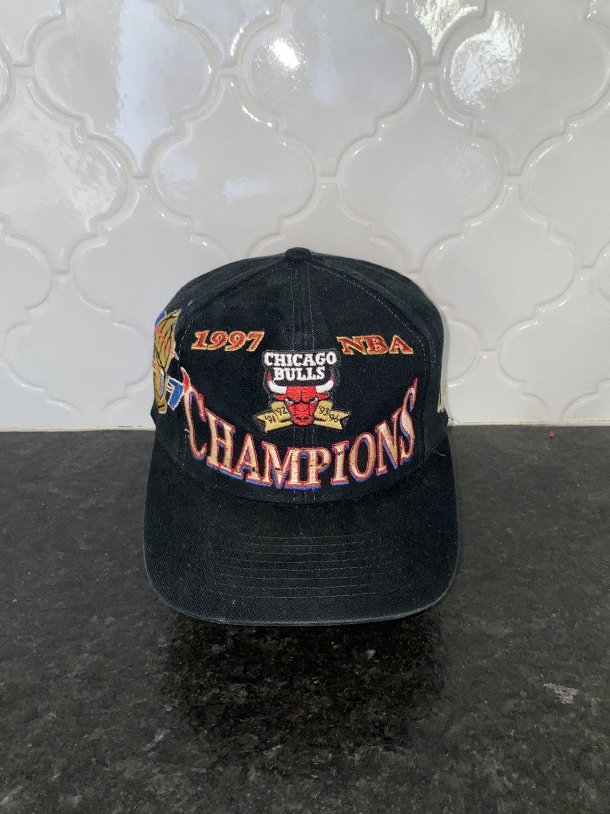 Vintage 1997 Logo athletic Chicago bulls champs snapback