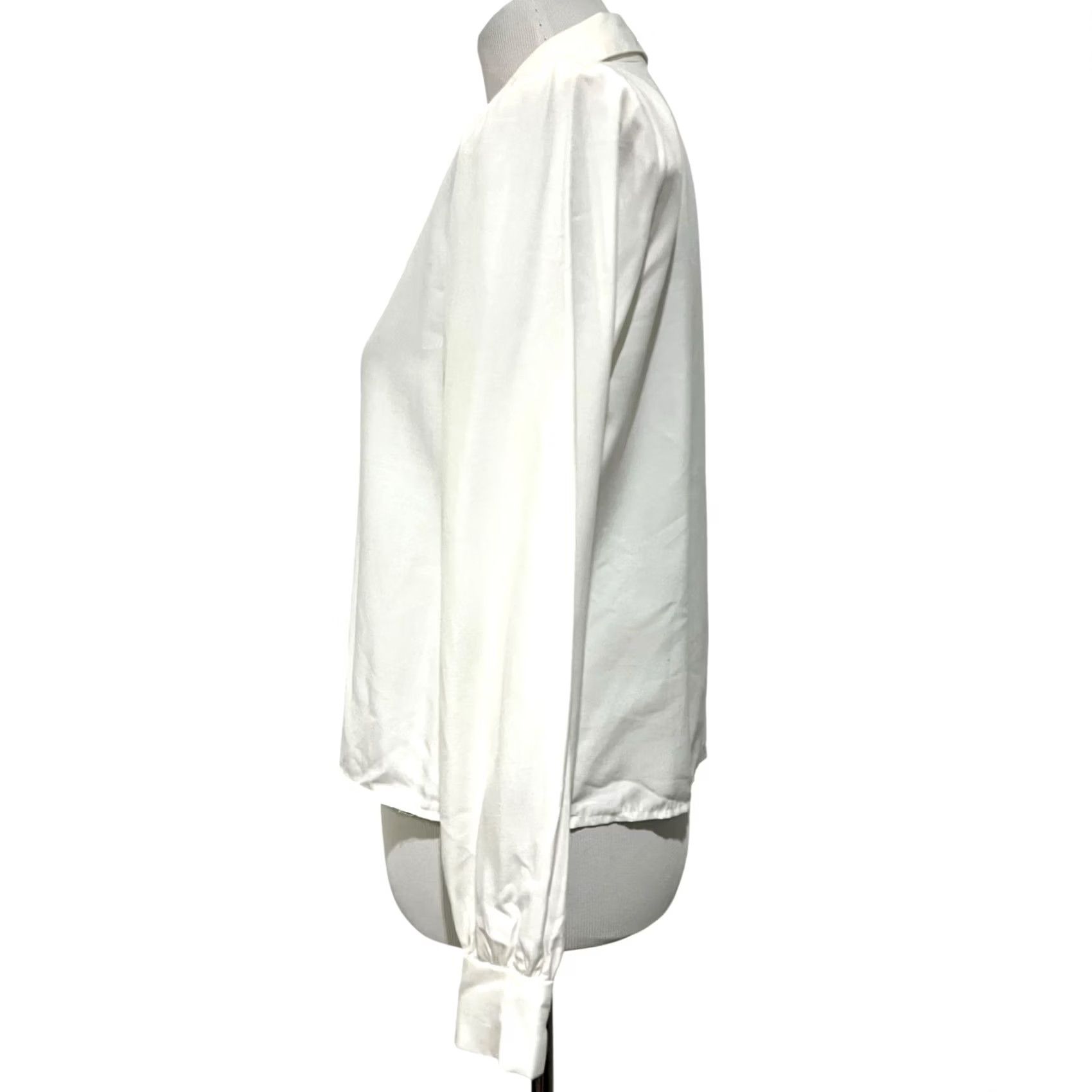 Vintage VINTAGE Ivory Button Blouse Top Sz 9 Long Sleeve Shoulder Pads D.B.Y. Ltd. Blouse Women 90s Classic Fashion Crew Neck Buttoned Crew Womens Size M / US 6-8 / IT 42-44 - 3 Thumbnail