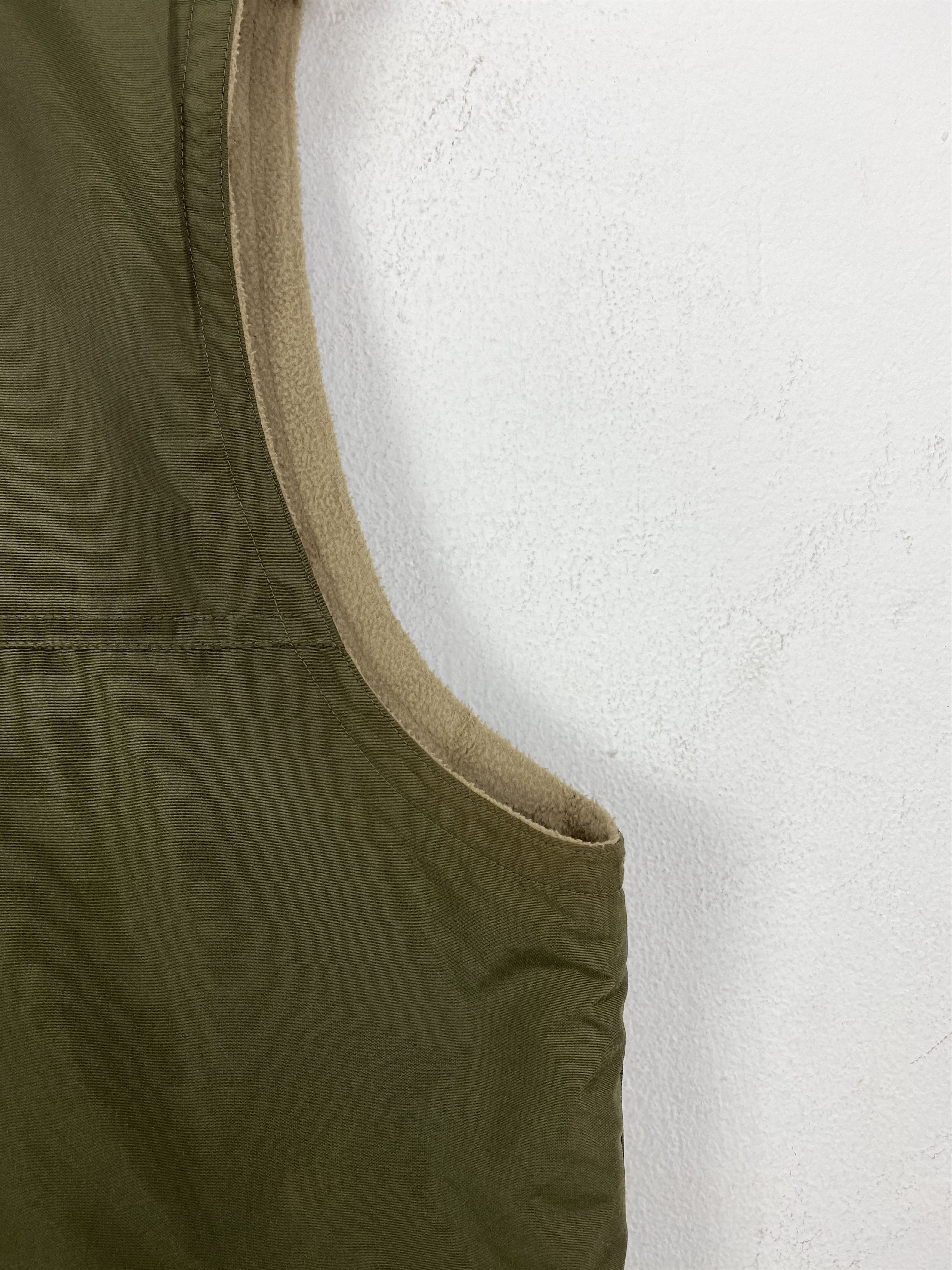 Uniqlo Uniqlo Reversible Fleece Beige Vest JA0195 Size US L / EU 52-54 / 3 - 9 Thumbnail