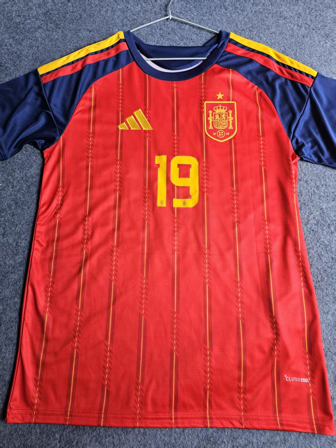 Other 2026 Spain Jersey #19 Lamine Yamal Jersey Size US M / EU 48-50 / 2 - 1 Thumbnail