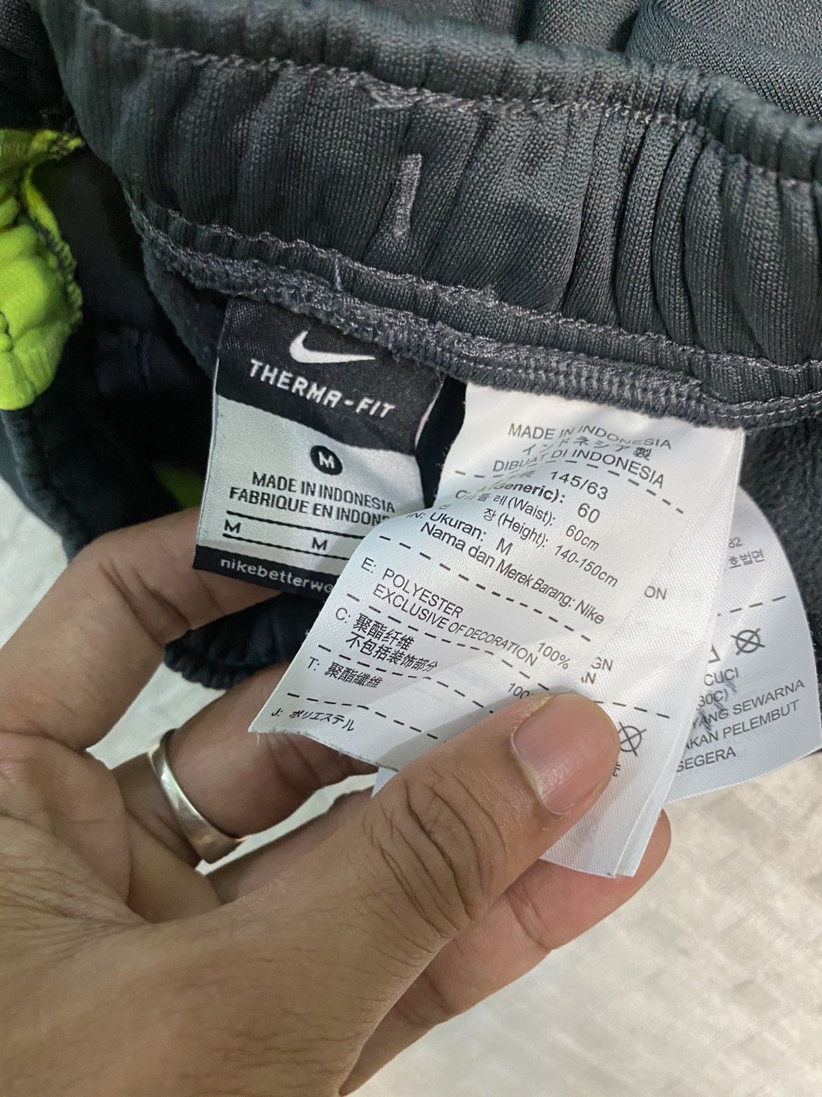Carhartt Wip × Nike VINTAGE NIKE 90S BAGGY NYLON WIDE LEG SWOOSH TRACK PANTS Y2K Size US 28 / EU 44 - 13 Thumbnail