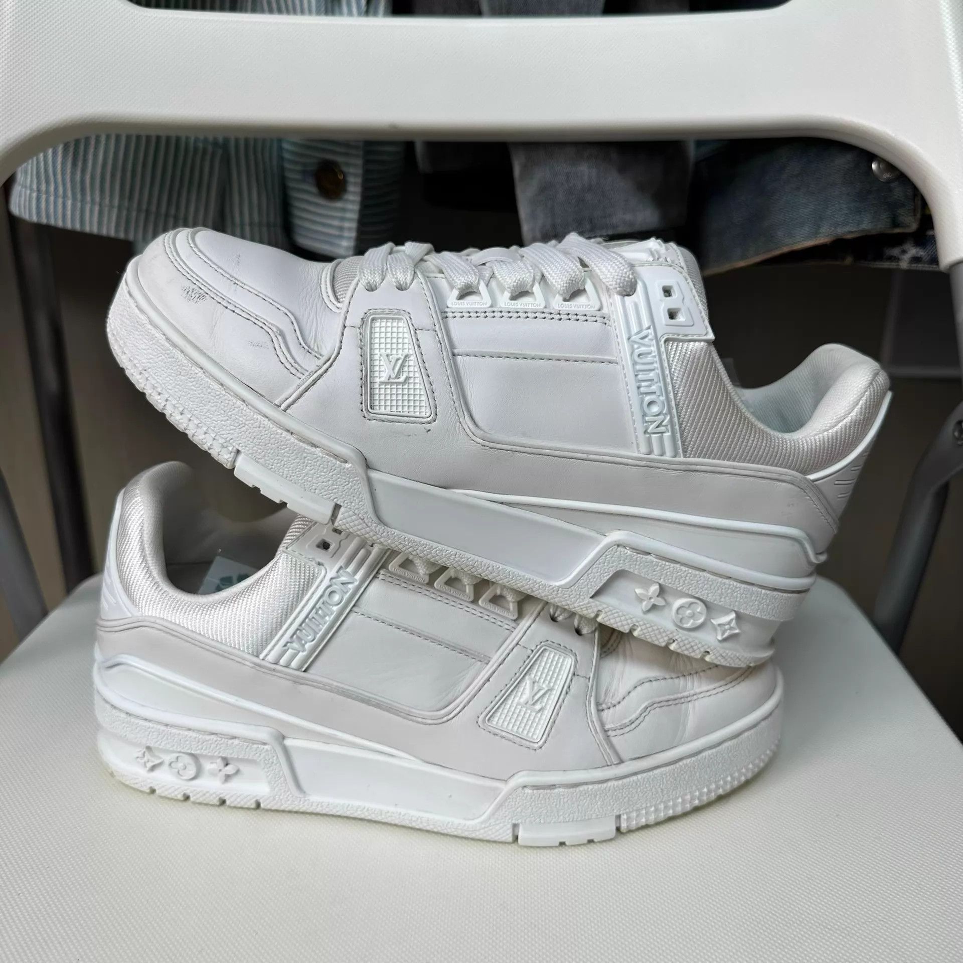 Louis Vuitton LOUIS VUITTON Women's White Leather Lace-Up Trainer Size US 5.5 / IT 35.5 - 7 Thumbnail