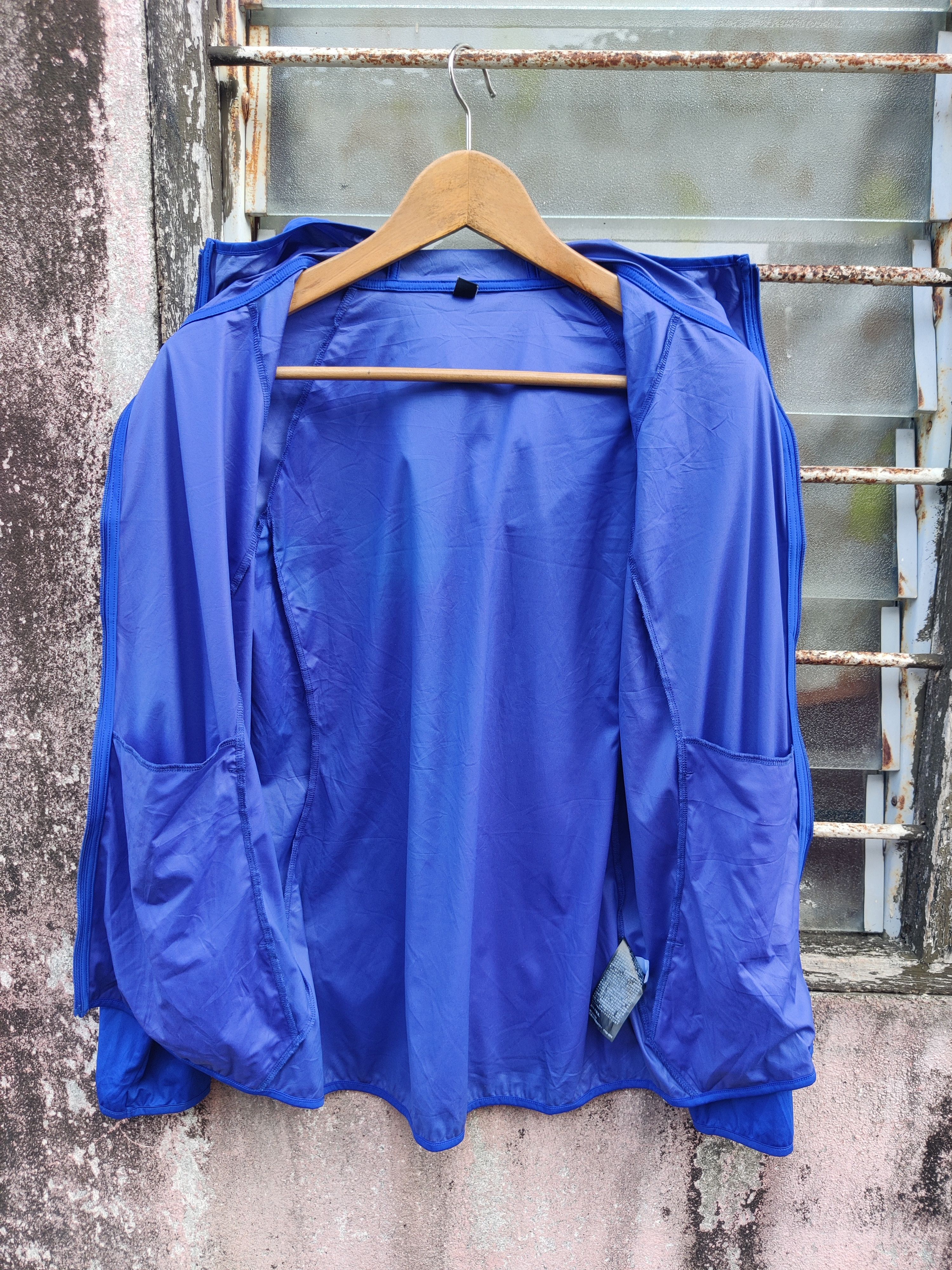 Uniqlo Vintage Uniqlo Light Windbreaker Jacket Size US M / EU 48-50 / 2 - 8 Thumbnail