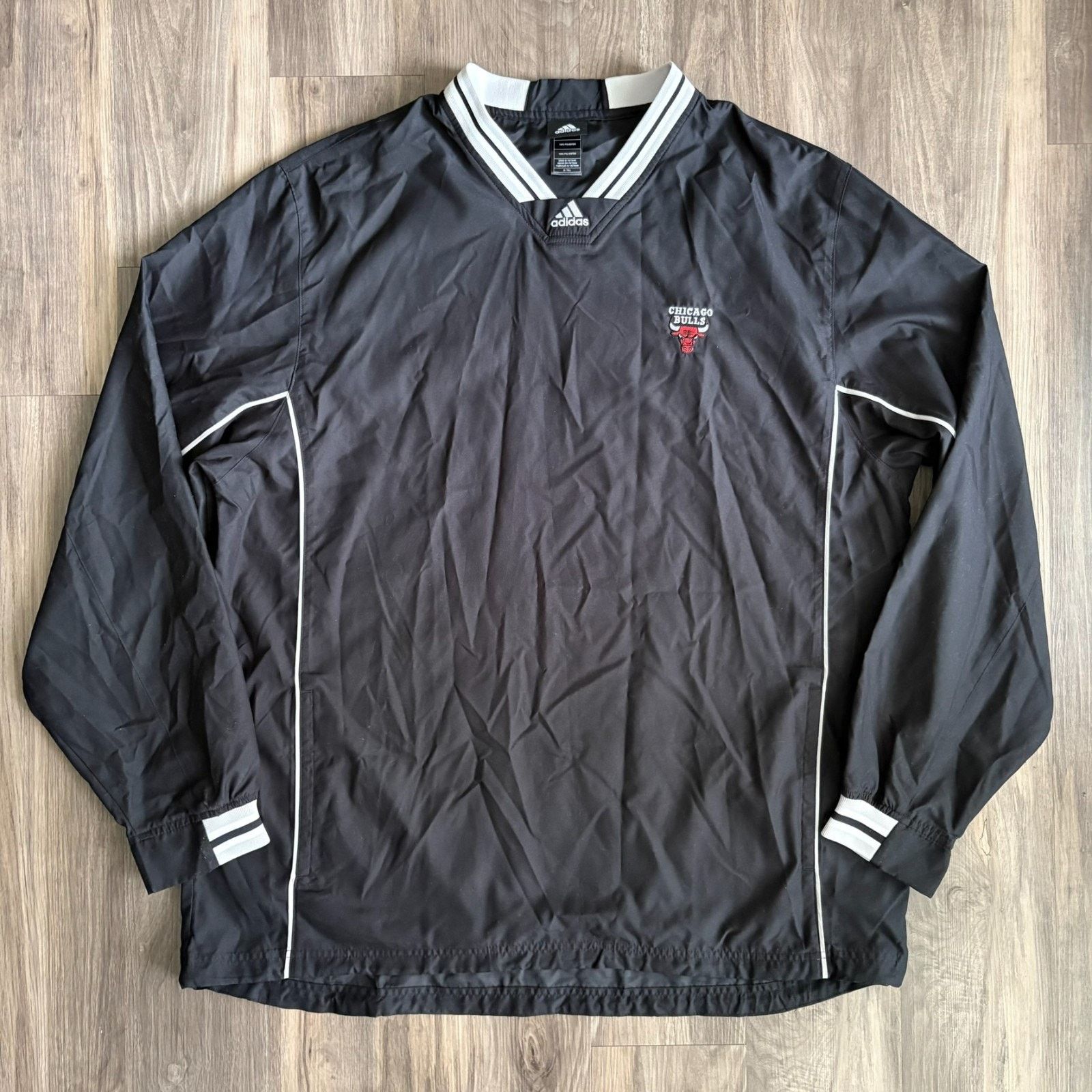 Adidas × Vintage Adidas Chicago Bulls Pullover Windbreaker Jacket Black XL Size US XL / EU 56 / 4 - 1 Thumbnail