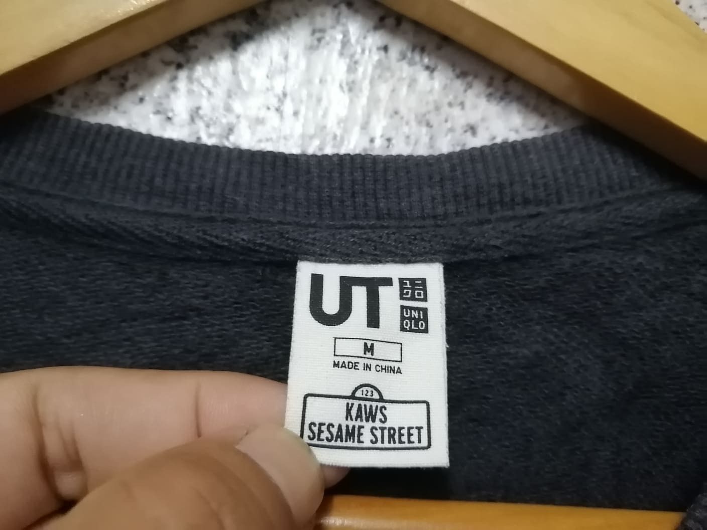 Japanese Brand × Kaws × Uniqlo KAWS x Uniqlo Sesame Street Very Rare Size US M / EU 48-50 / 2 - 7 Thumbnail
