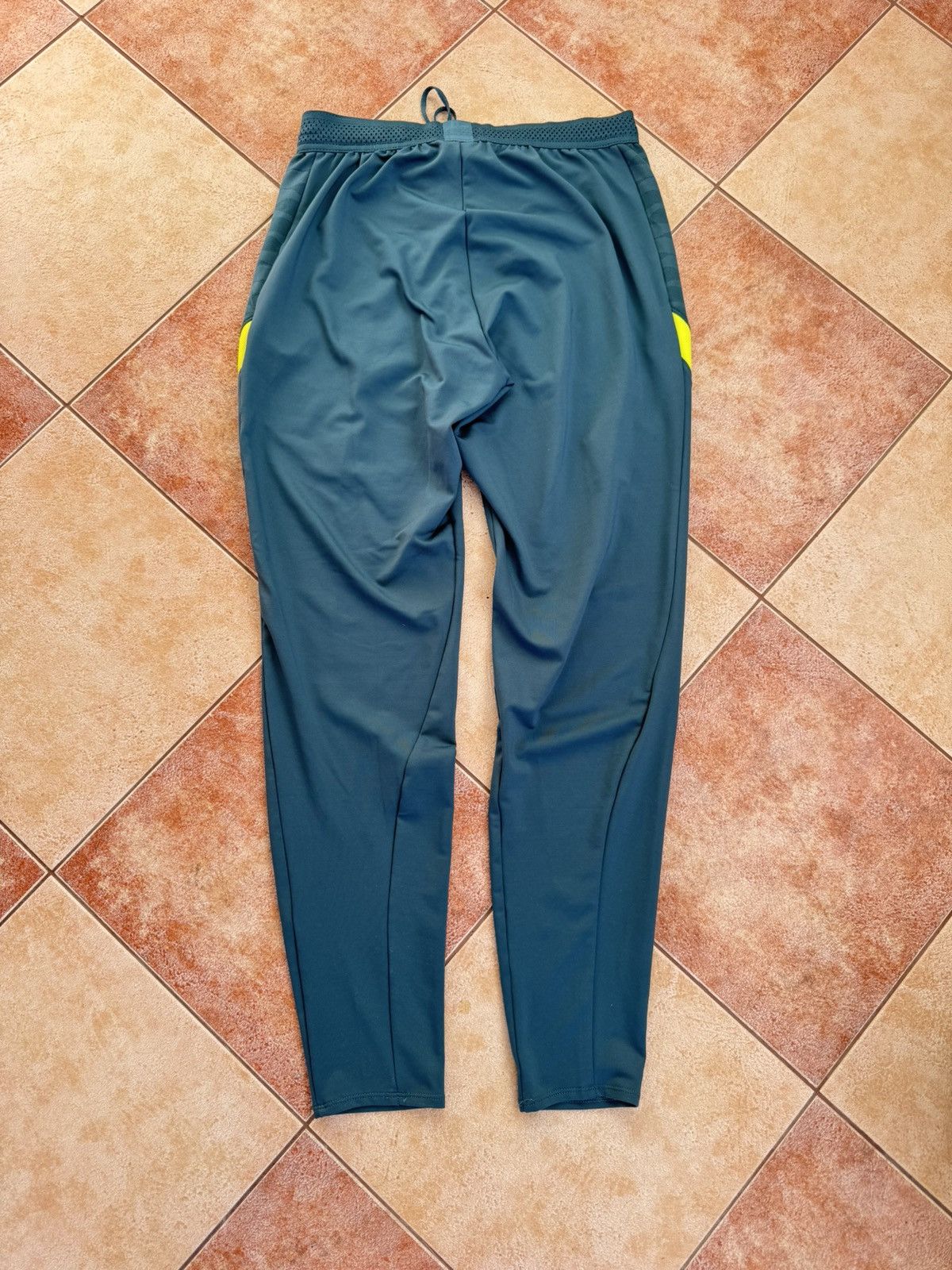 Nike Tottenham Hotspur 2021-2022 Soccer Drill Pants Football Kit Size US 30 / EU 46 - 2 Thumbnail