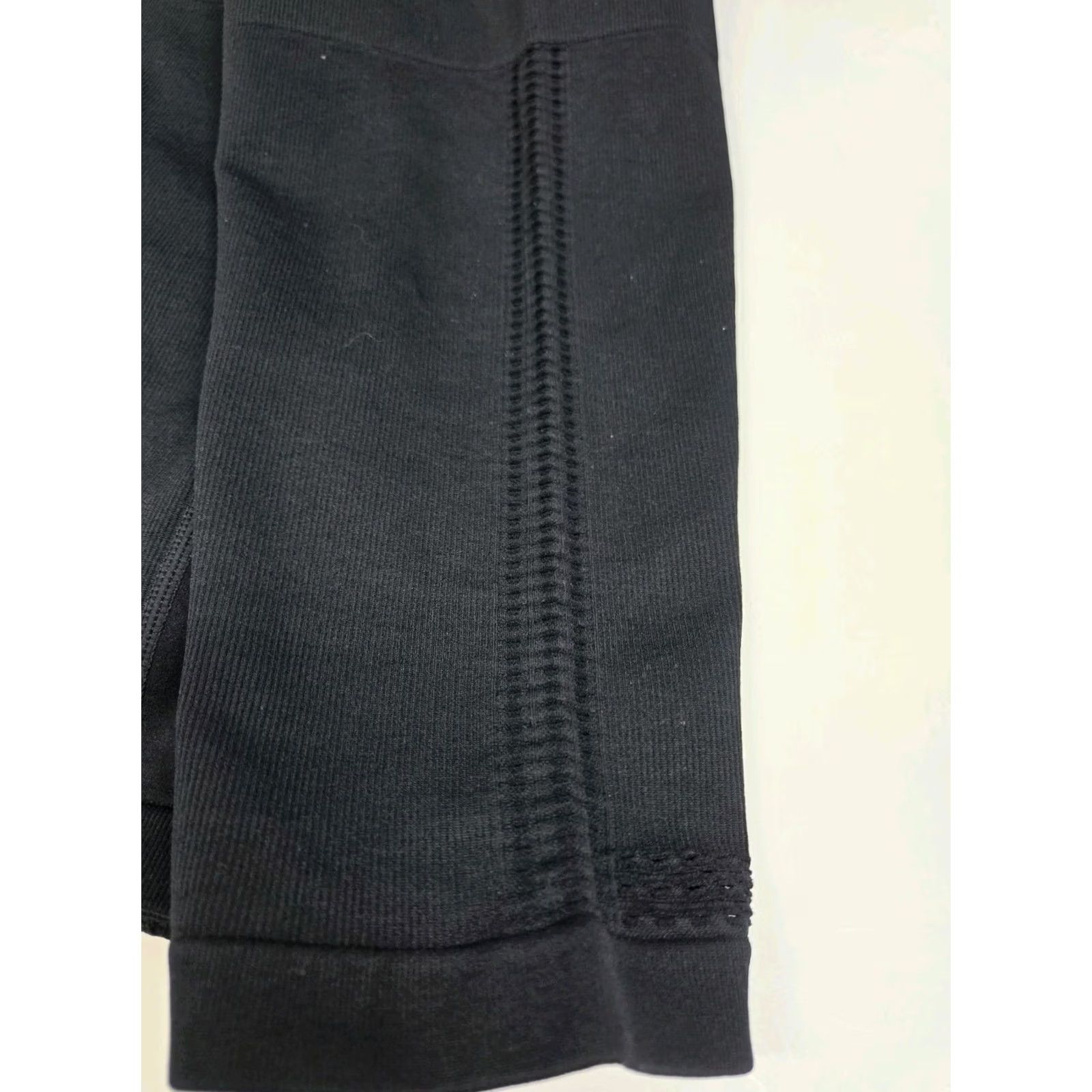 Fabletics NWT Fabletics Womens High-Waisted Perforated Black Shorts 6" M Slim Athletic Running & Jogging Gym Training Cross Training Womens Size 32" / US 10 / IT 46 - 4 Thumbnail