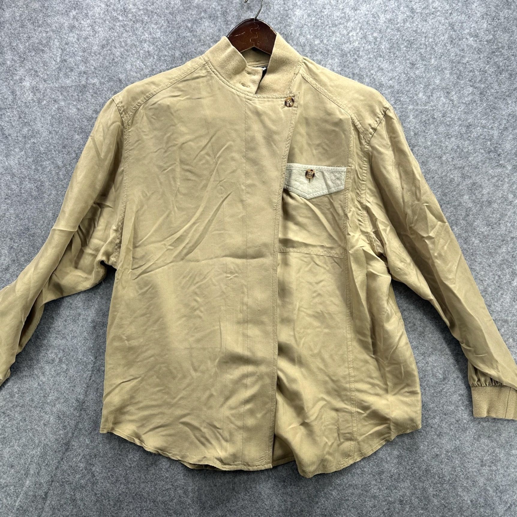 Vintage Diane Gilman Shirt Womens Petite Khaki Band Collar Long Sleeve Asymmetric Pocket L Beige Mock Neck Button-Up Size L / US 10 / IT 46 - 3 Thumbnail