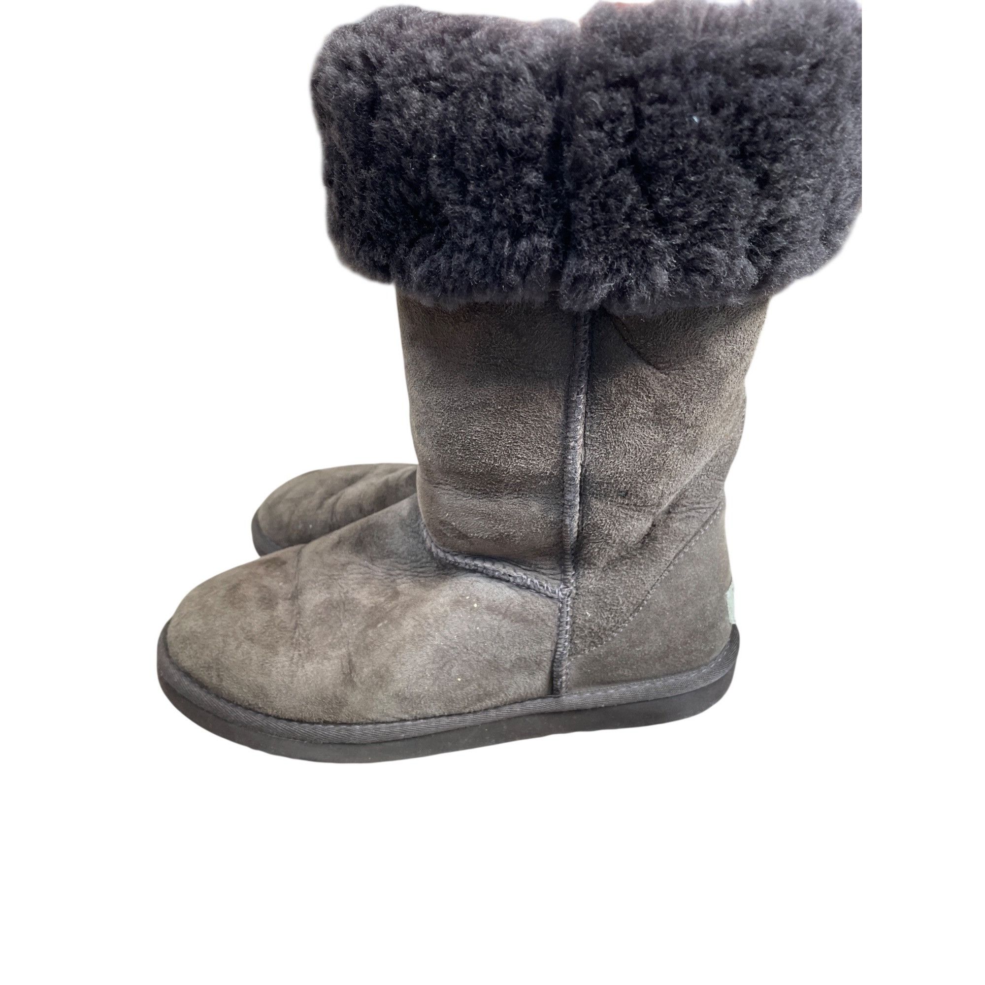 Ugg Ugg Australia classic mid calf leather sheep lined woman’s b Size US 8 / IT 38 - 11 Thumbnail