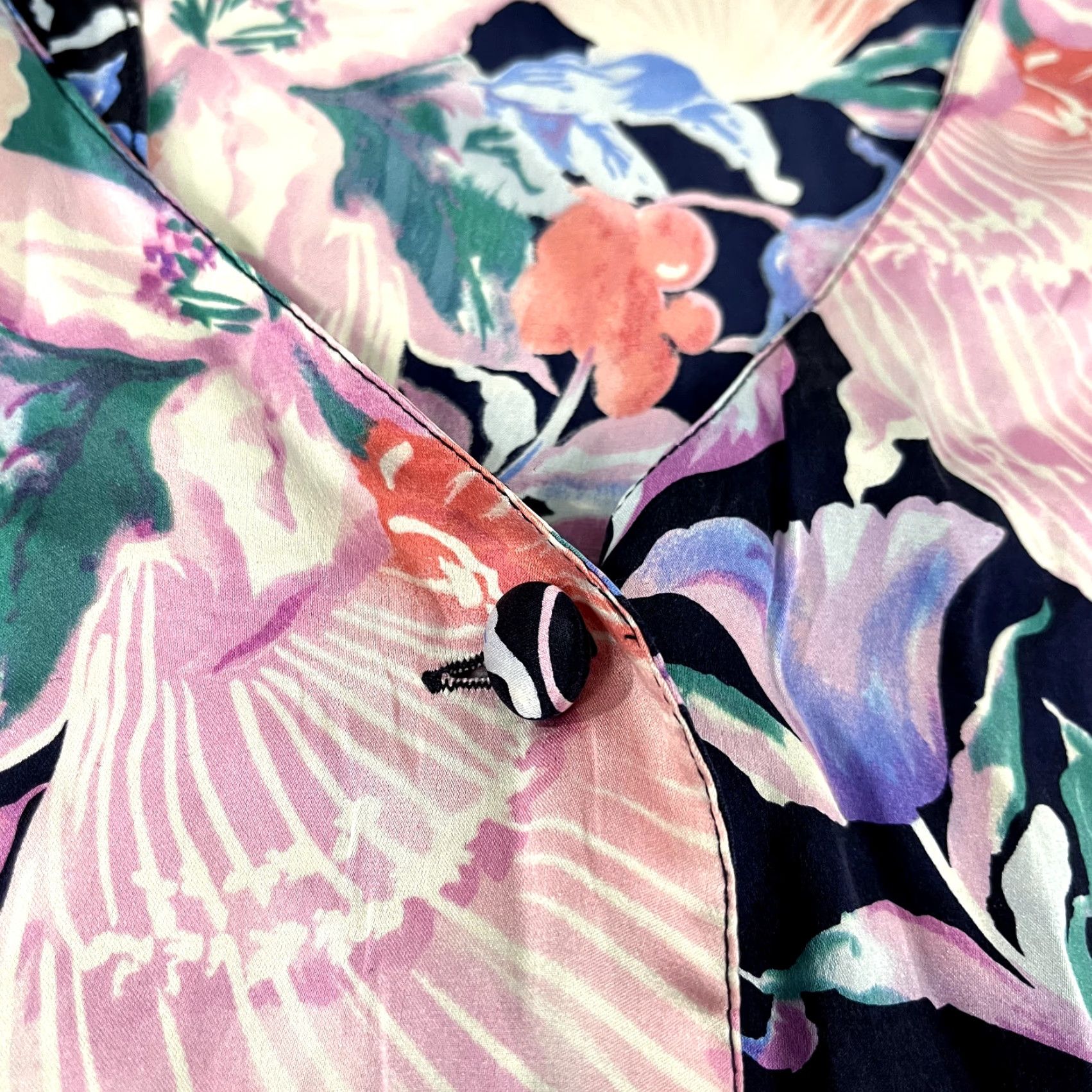 Victoria's Secret Victoria's Secret Shirt Women Medium Silk Floral Shell Tunic Lingerie Nightgown Multicolor V-Neck Button-Up Womens Size M / US 6-8 / IT 42-44 - 7 Thumbnail