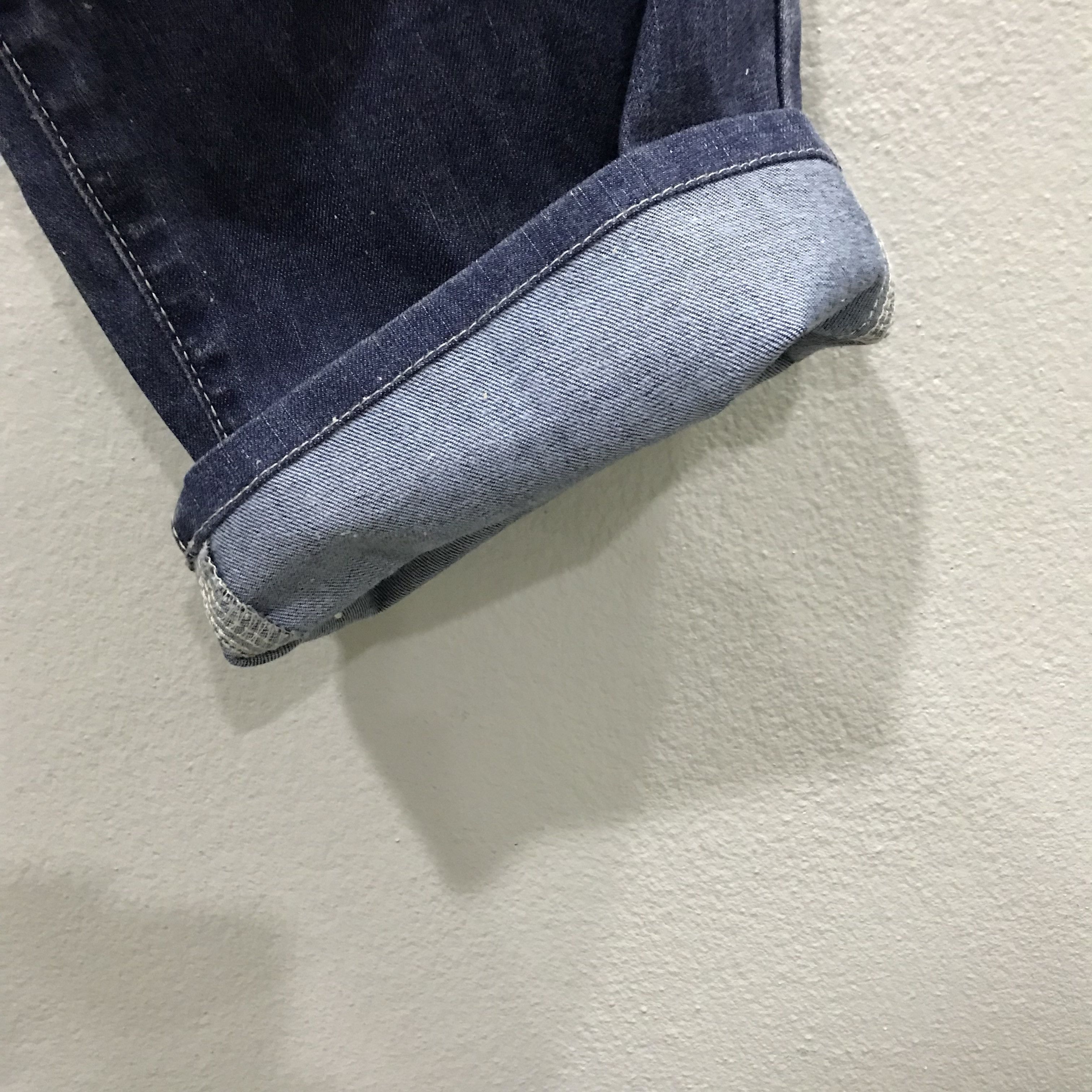 Wrangler Vintage Wrangler Jeans Dark Wash Distressed Straight Leg Size US 36 / EU 52 - 9 Thumbnail