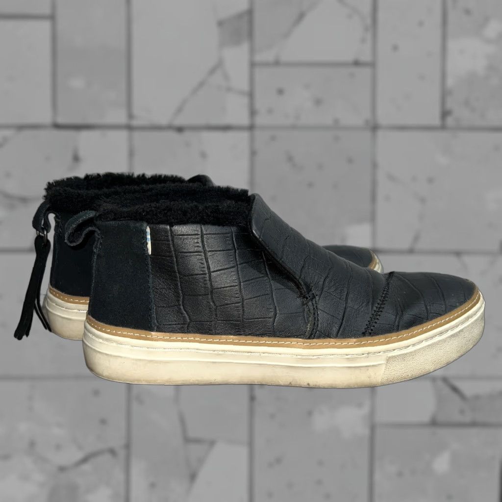 Toms VINTAGE TOMS Black Leather Slip On Shoes Women's 7.5 Fur Lined Flats Slip-On Womens Size M / US 6-8 / IT 42-44 - 1 Thumbnail