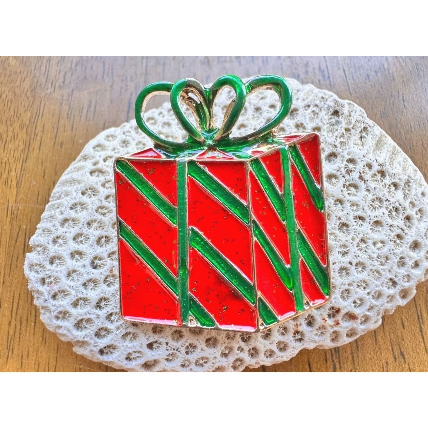 Handmade Christmas Present Brooch Pin New Red Green Festive Holiday G Size ONE SIZE - 6 Thumbnail