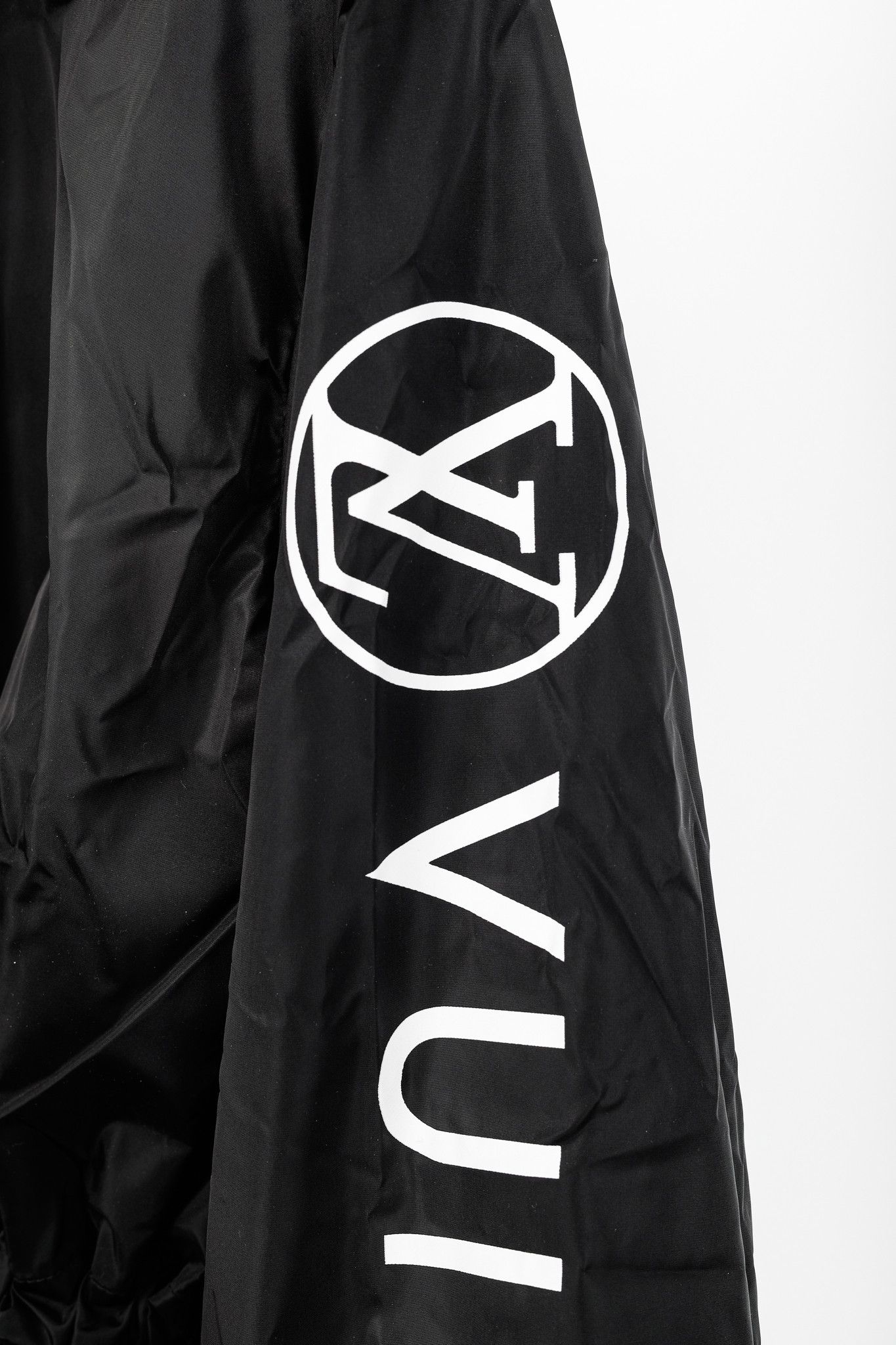 Louis Vuitton Louis Vuitton Noir Nylon Logo-Print Sporty Long Parka Size L / US 10 / IT 46 - 7 Thumbnail