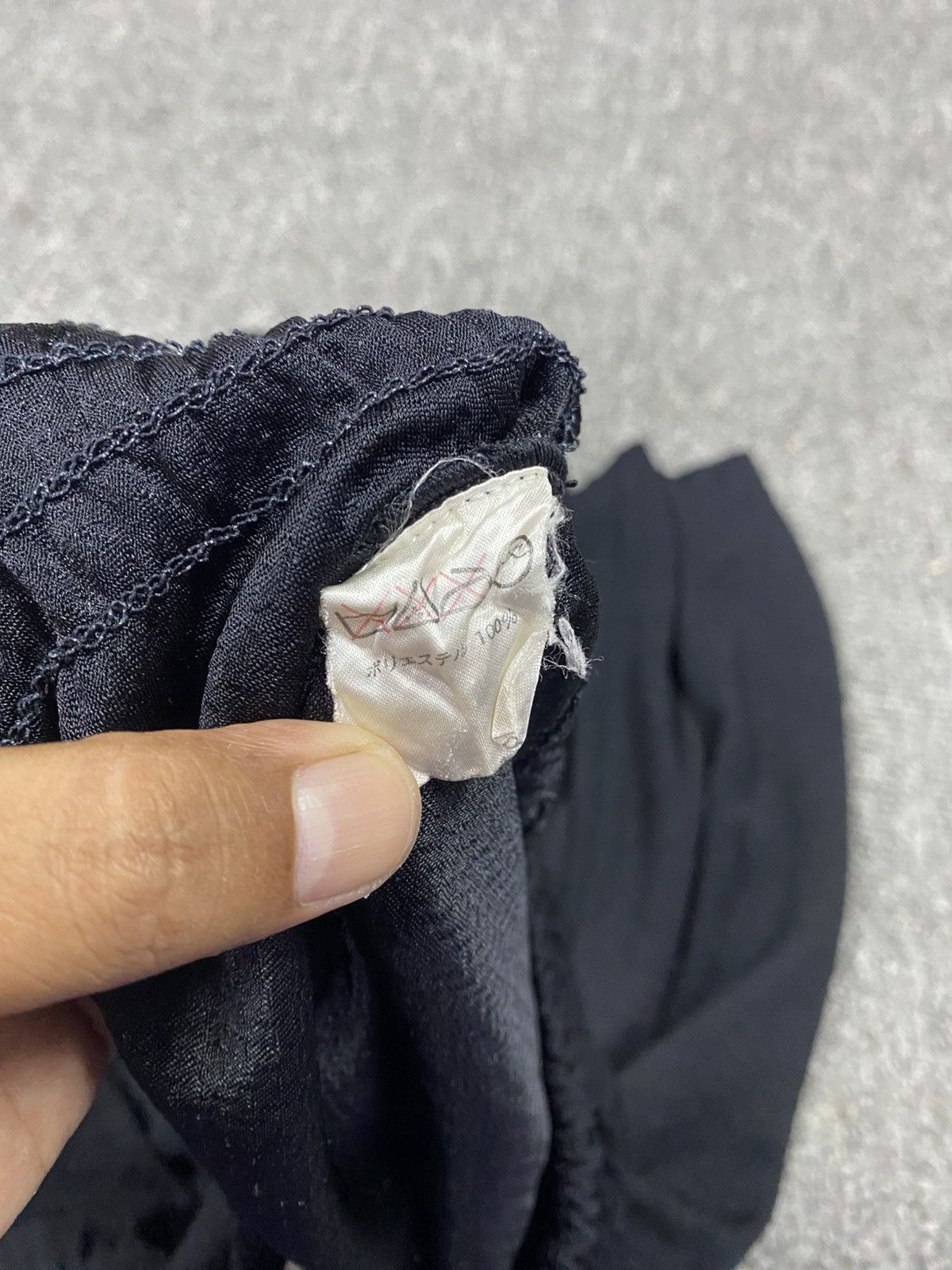 Issey Miyake Vintage ISSEY MIYAKE JAPAN. BLACK POLY GATHER FLARE SKIRT Size 23" - 15 Thumbnail
