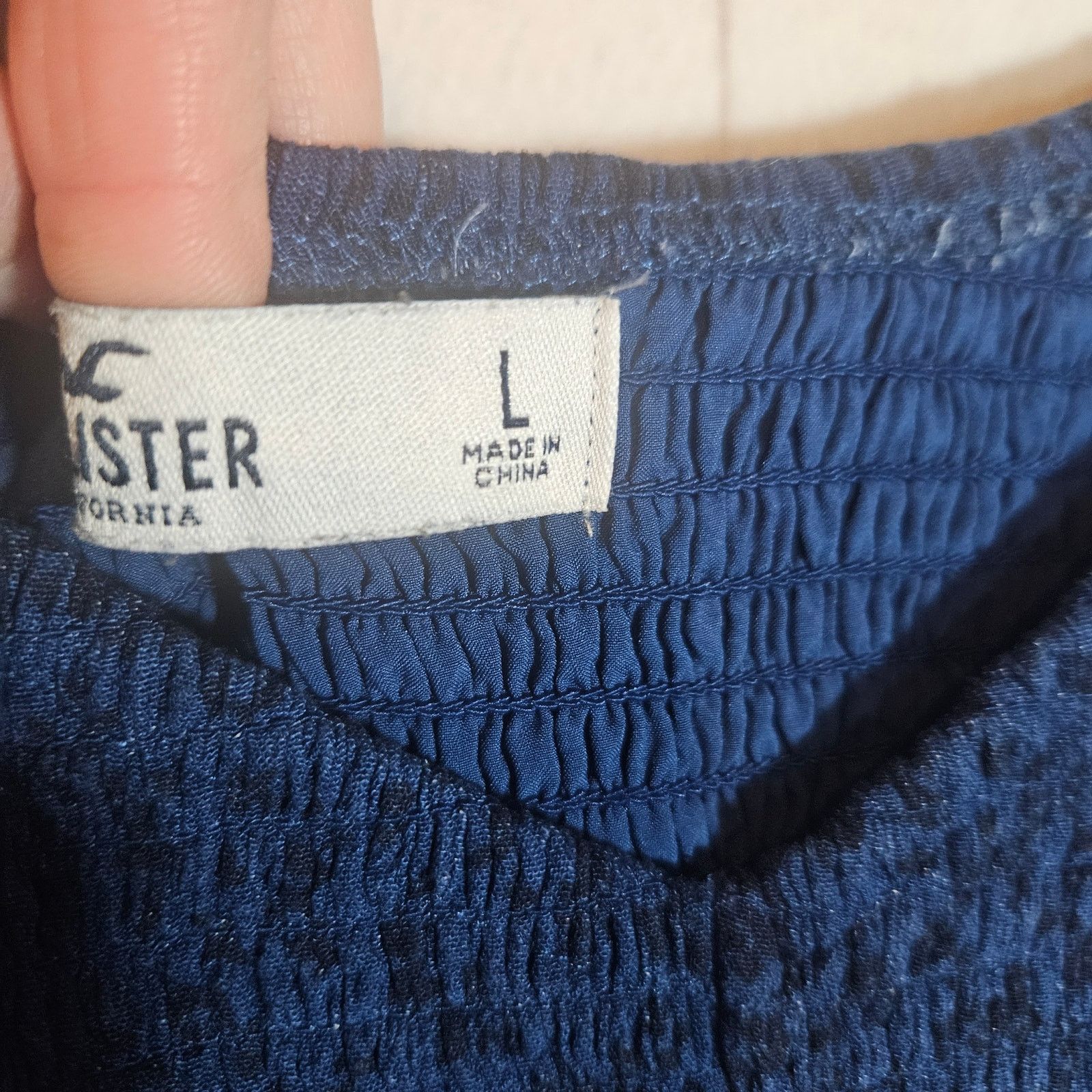 Hollister Hollister Blue Long Sleeve Smocked off the shoulder Crop Top Size L / US 10 / IT 46 - 4 Thumbnail