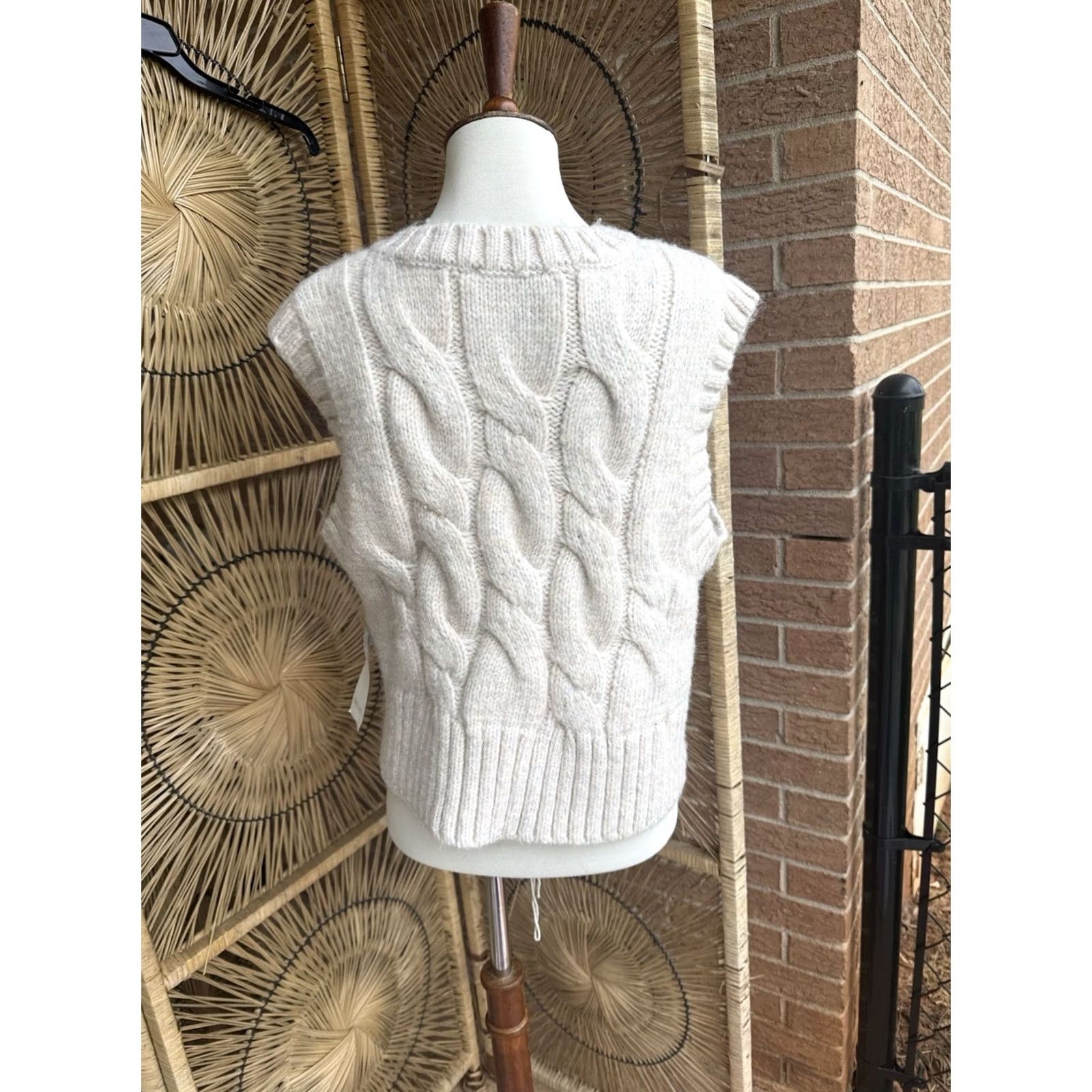 Vintage VINTAGE Karen Kane Sweater Vest Womens Medium Cable Knit Cream V Neck Dandy Girl NWT Size M / US 6-8 / IT 42-44 - 3 Thumbnail
