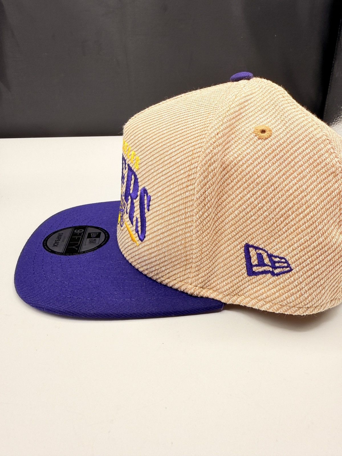 New Era Los Angeles Lakers Hat Men Tan/Purple Corduroy 9Fifty Size ONE SIZE - 3 Thumbnail