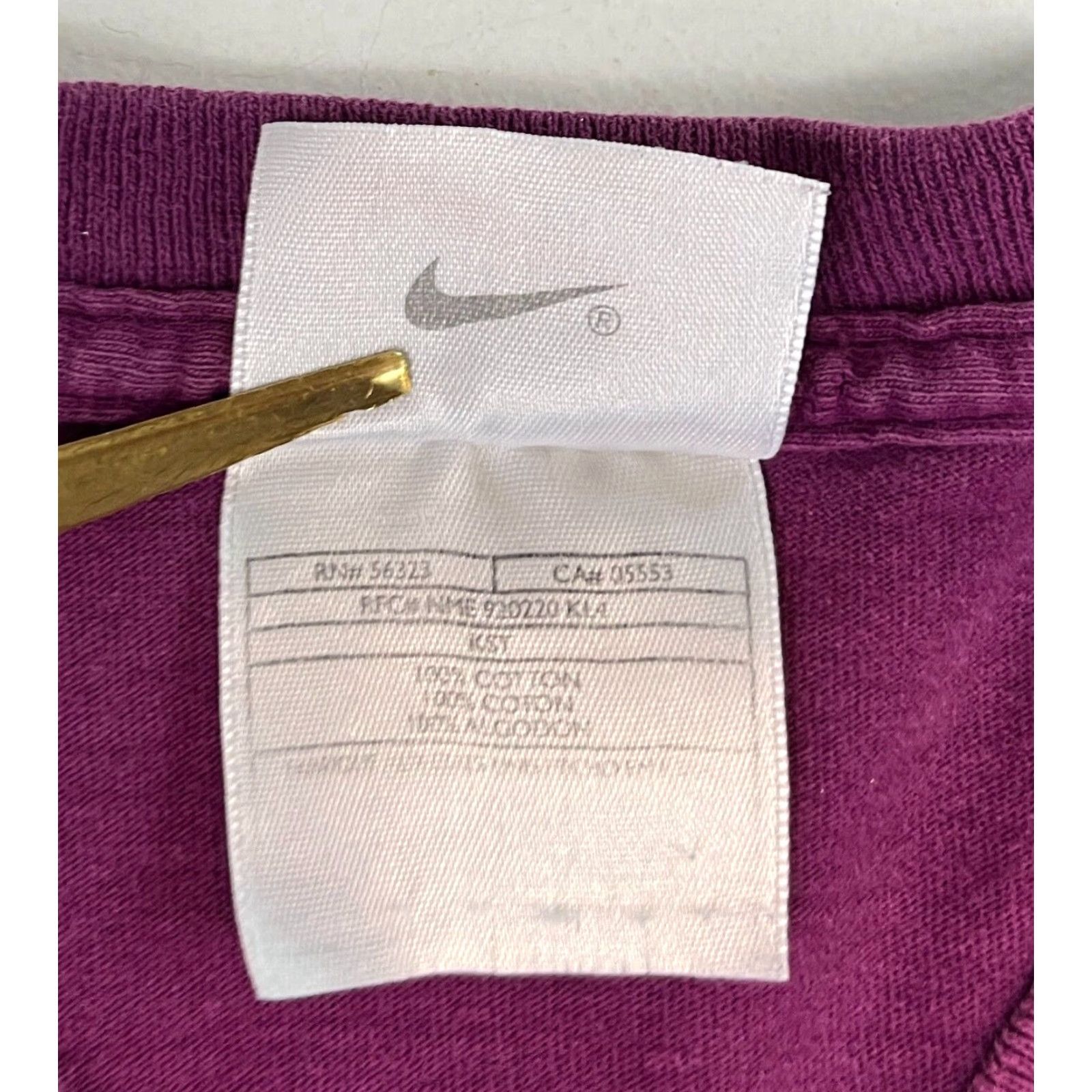 Nike VINTAGE Nike Men's T-Shirt Magenta V-Neck 90s Embroidered Logo Sz L Size US L / EU 52-54 / 3 - 5 Thumbnail