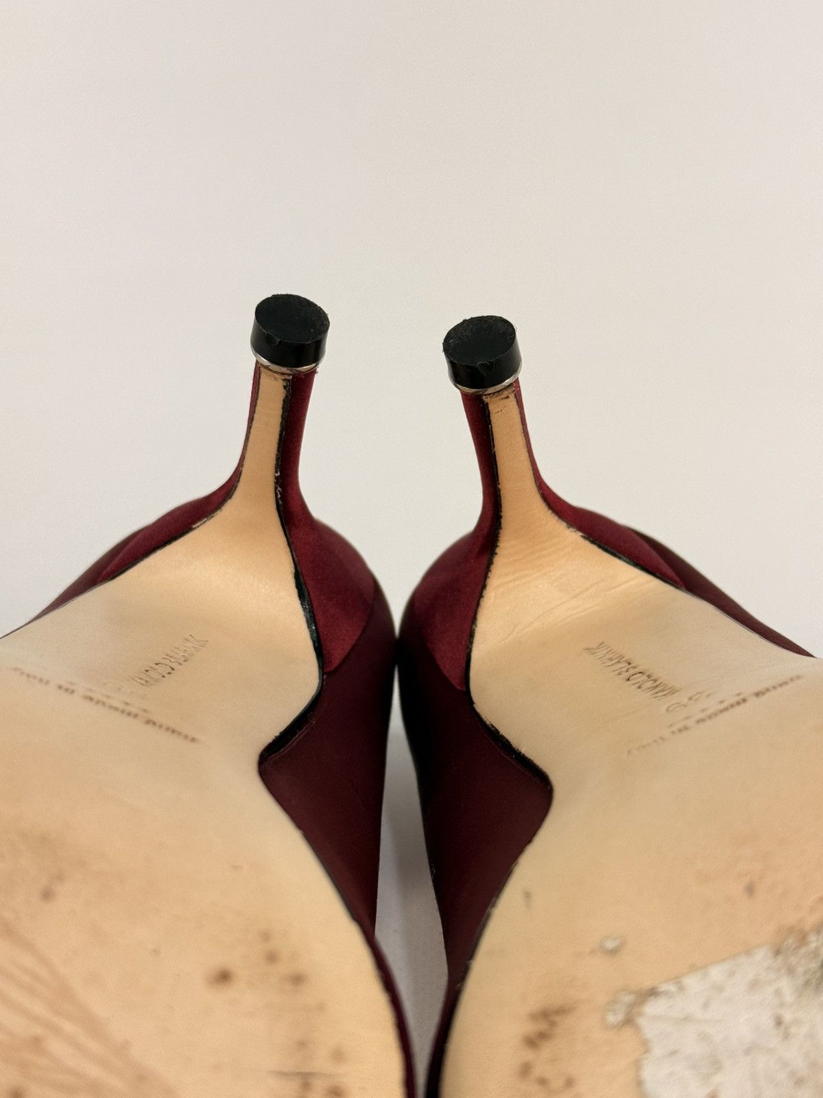 Manolo Blahnik Manolo Blahnik Hangisi 70 Burgundy Satin Pumps Size 39 Size US 9 / IT 39 - 12 Thumbnail