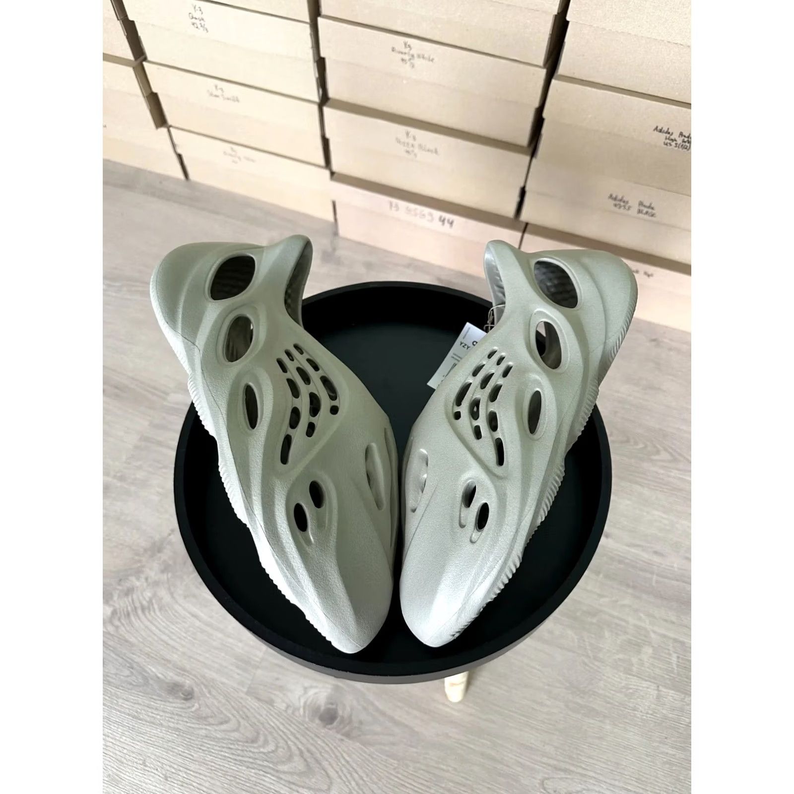 Adidas ADIDAS Yeezy Foam Runner RNR Stone Salt GV6840 14 US 14, UK 14, EUR 50, Beige Men Sneaker Athletic 325 mm 50 Mens Size US 14 / EU 47 - 2 Thumbnail
