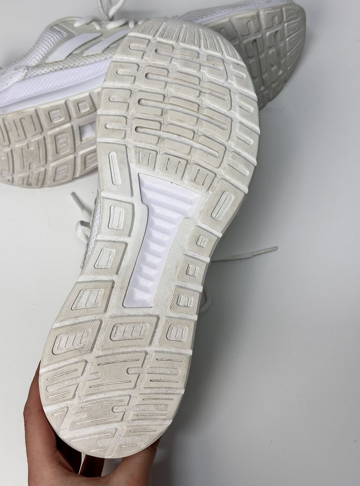 Adidas Adidas white sneakers running shoes triple minimal style Size US 8 / EU 41 - 10 Thumbnail