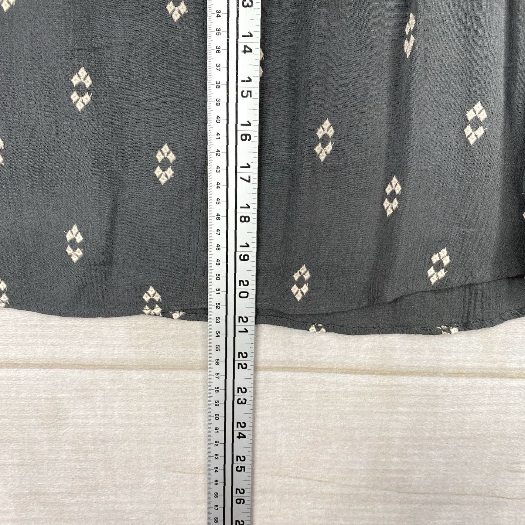 Vintage Gently Fawn Top Womens S Gray Tie Neck Pleated Flowy Rayon V-Neck 3/4 Sleeve Blouse Clothing Size S / US 4 / IT 40 - 4 Thumbnail
